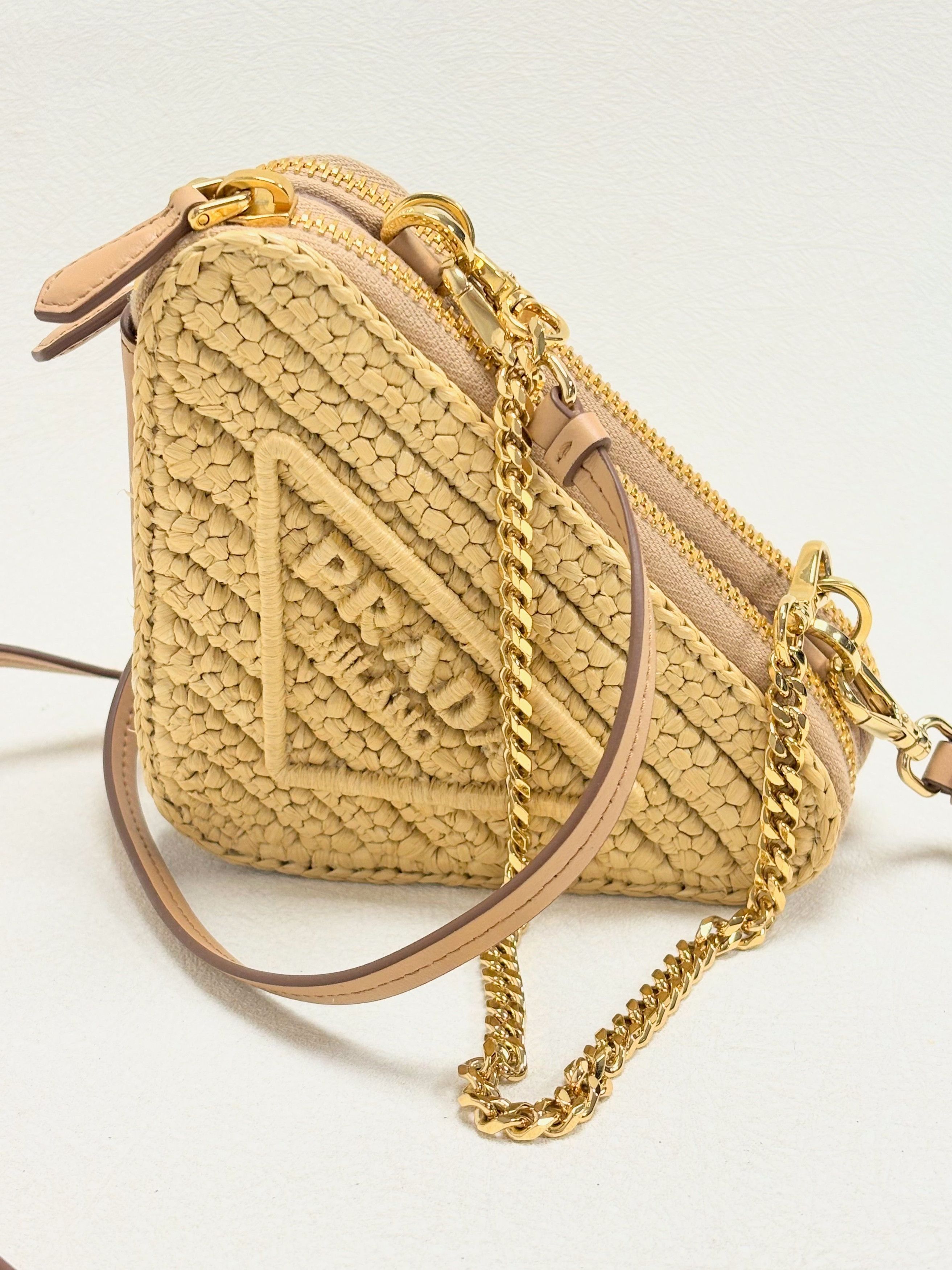 Prada Sac Triangle Raffia Size ONE SIZE - 1 Thumbnail