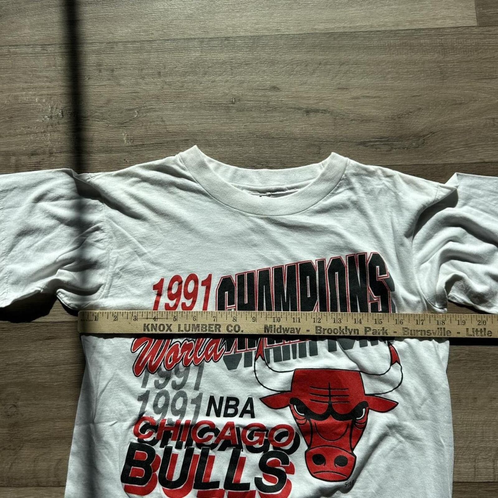 NBA Vintage Chicago Bulls 1991 NBA Champions white t shirt M Size US M / EU 48-50 / 2 - 5 Thumbnail