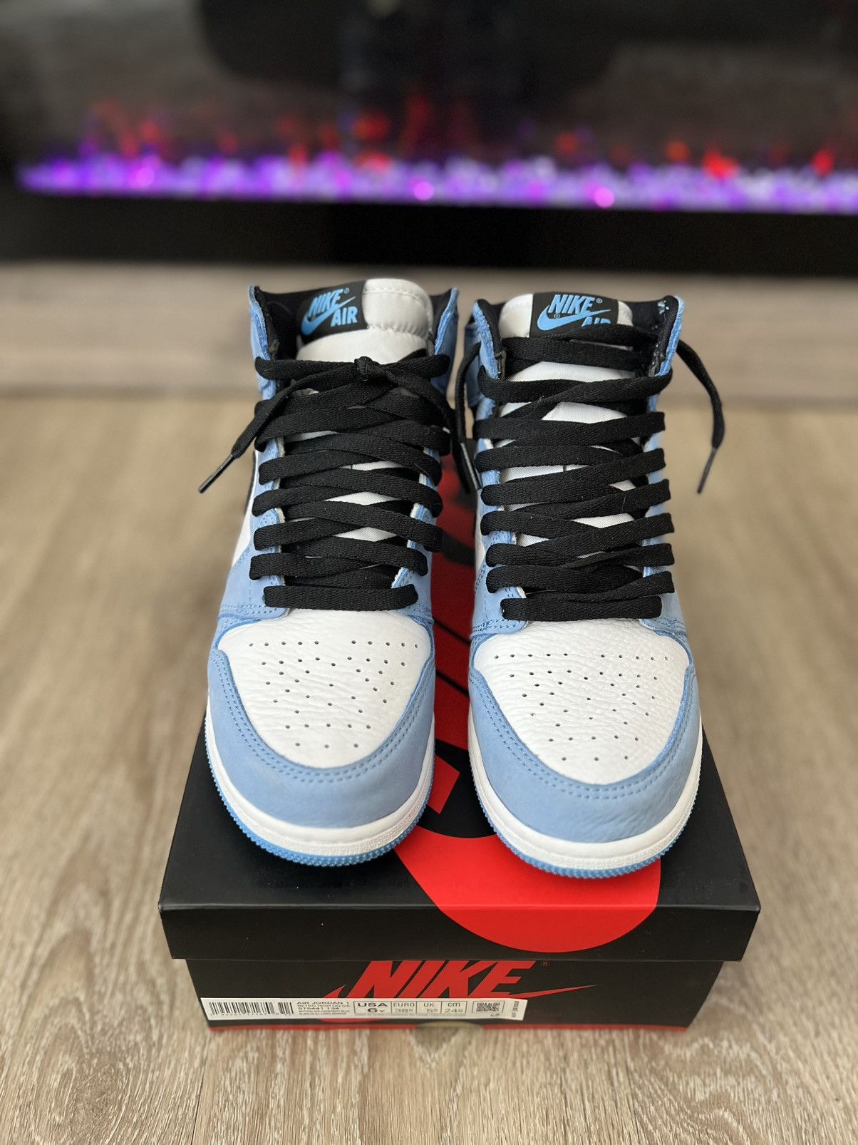 Jordan Brand Air Jordan 1 GS “University Blue” Size US 6 / EU 39 - 2 Thumbnail
