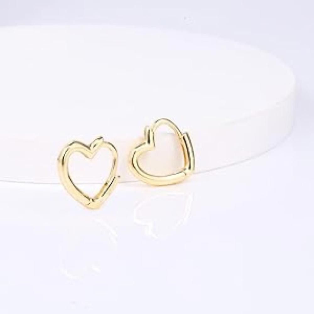 Designer Gold heart stud earrings - perfect for Valentine’s Day Day! Size ONE SIZE - 2 Thumbnail