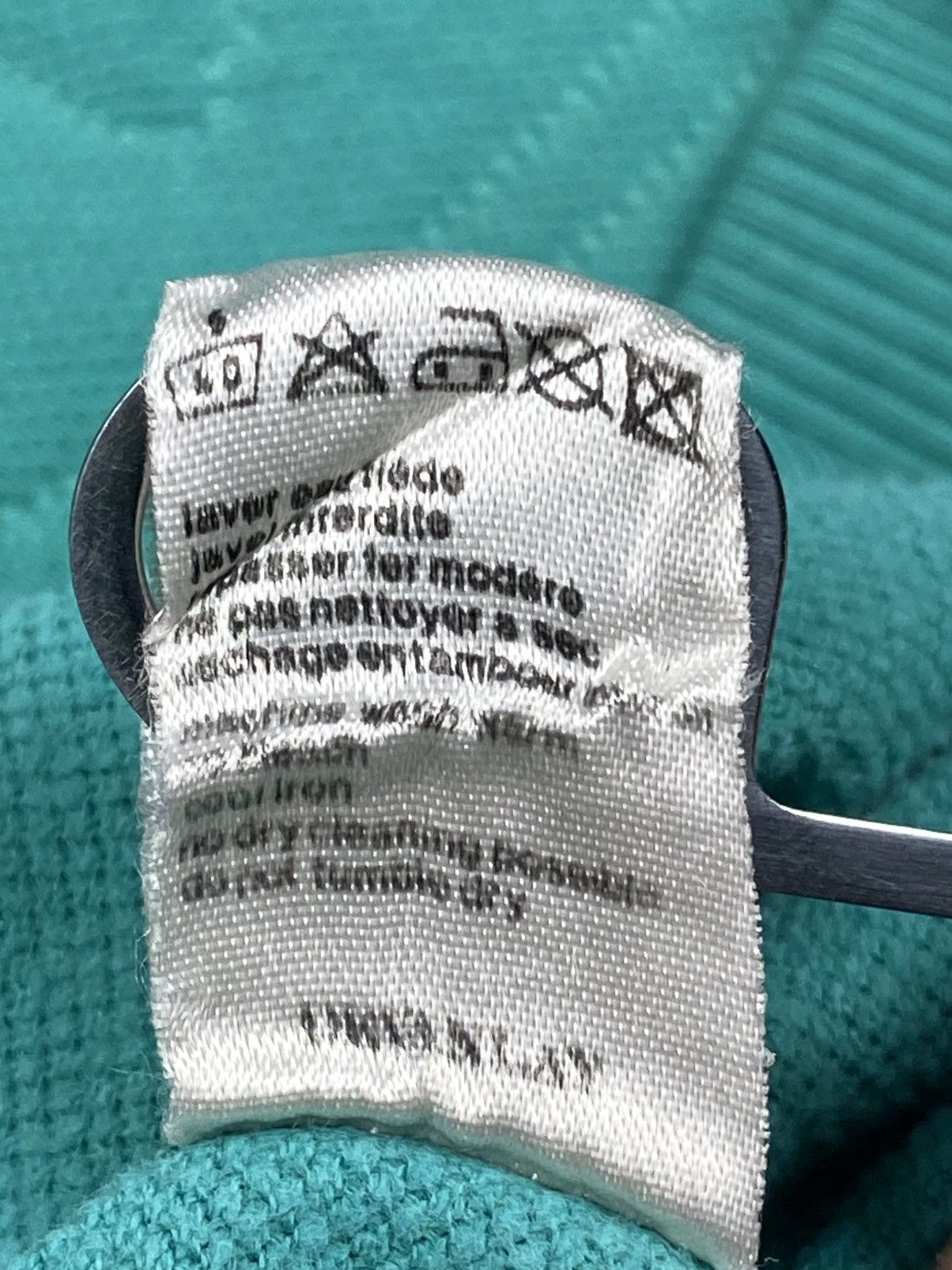 Lacoste Vtg Chemise Lacoste Tonal Embossed Logo Crewneck Sweatshirt Size US L / EU 52-54 / 3 - 14 Thumbnail