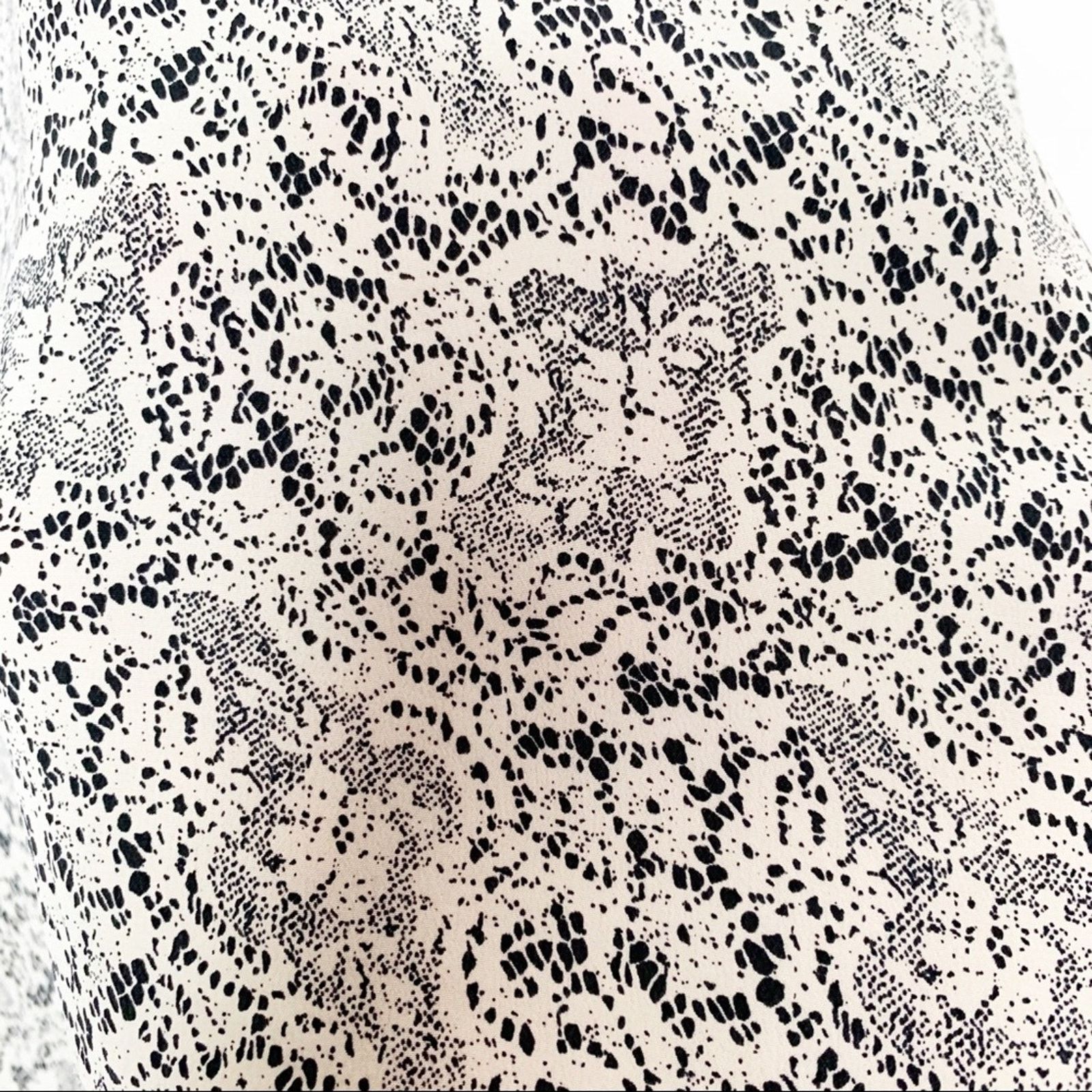 Vintage Vintage Silk Lace Print Button Back Blouse Womens Size Small Size S / US 4 / IT 40 - 2 Thumbnail