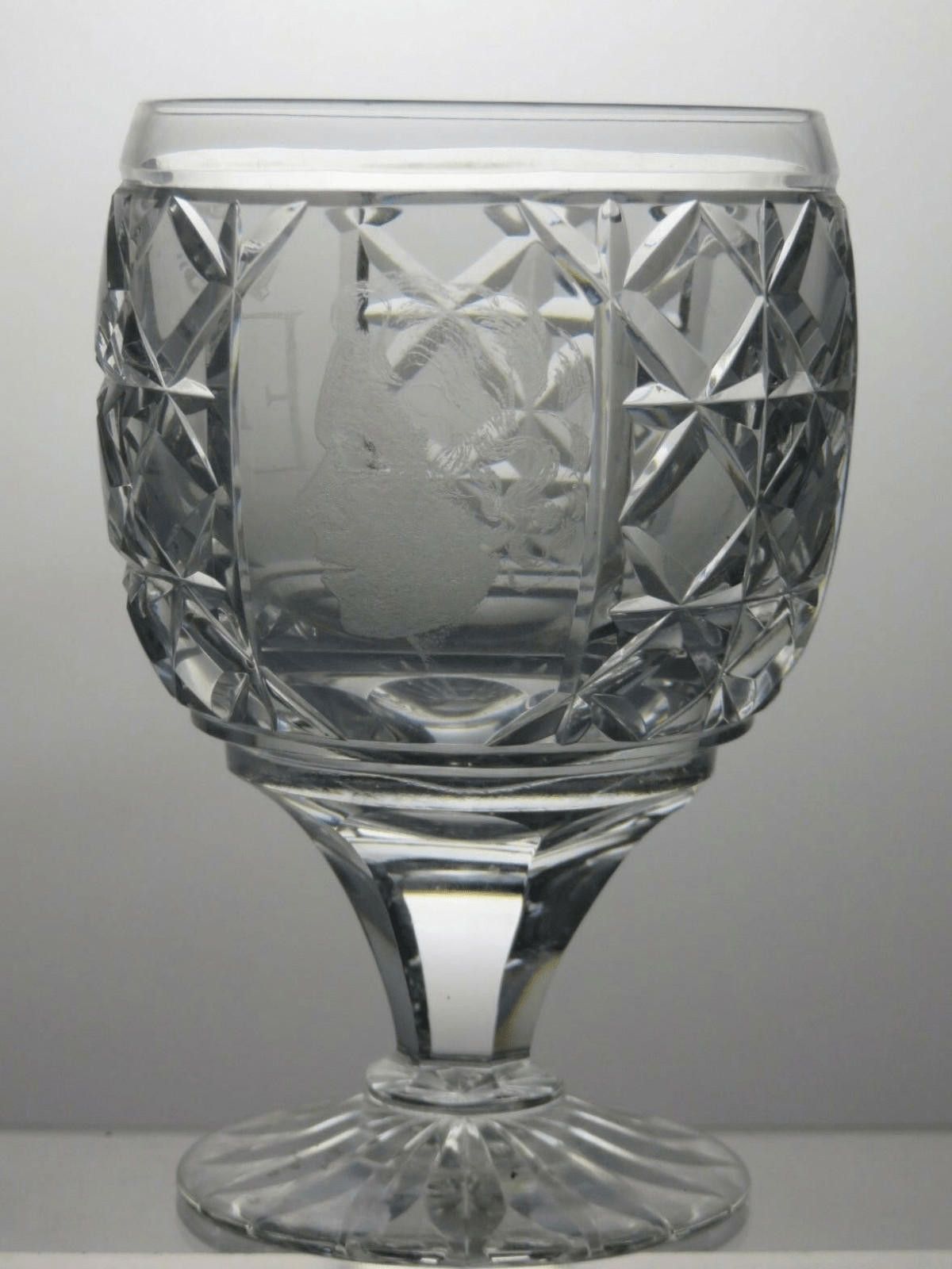 The Unbranded Brand Large Lead Crystal Glass EIIR 1952-1977 Jubilee 5 3/4" Size ONE SIZE - 1 Thumbnail