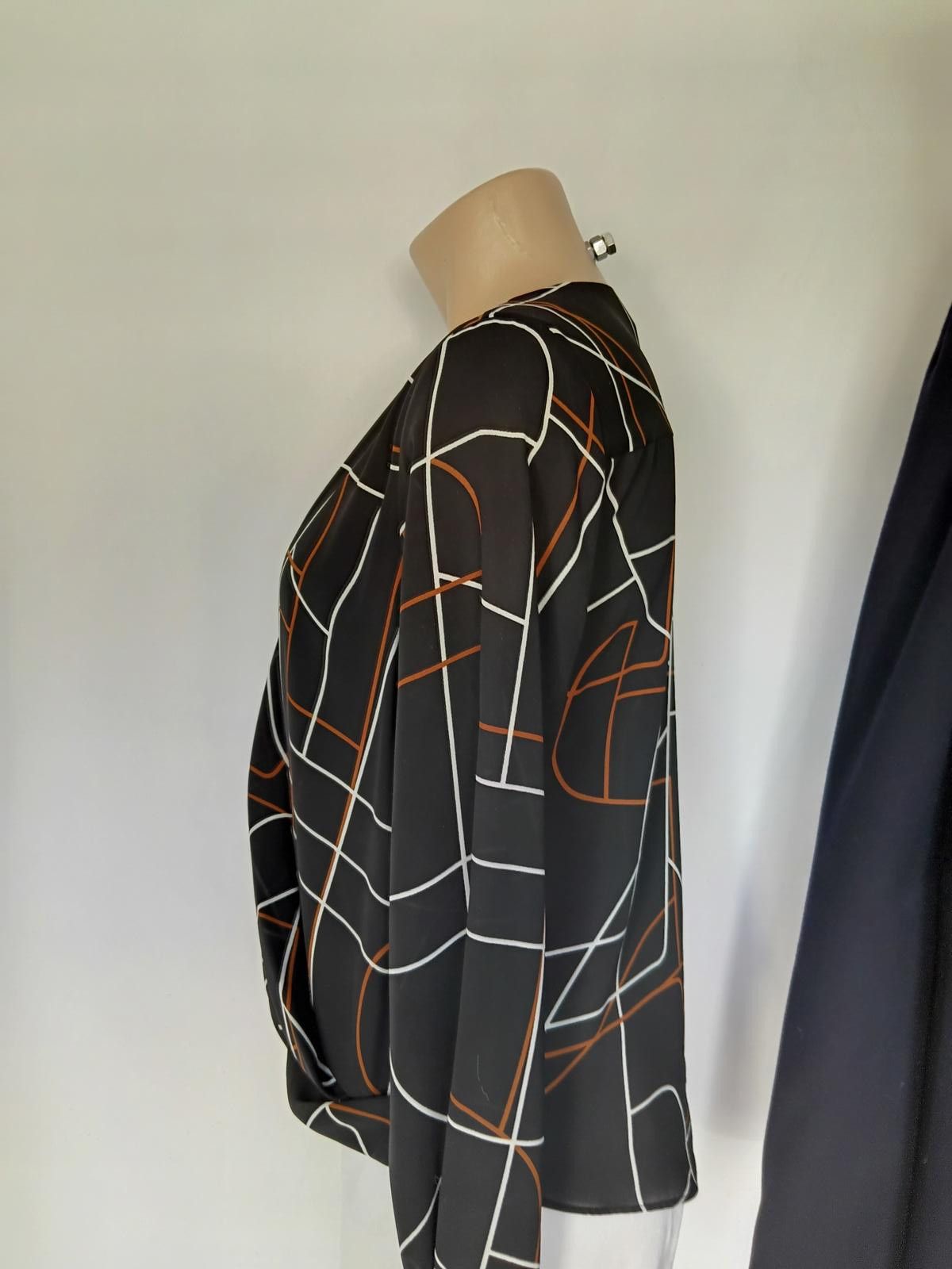 Alfani Alfani Petite Black Geometric Wrap Top Size M / US 6-8 / IT 42-44 - 2 Thumbnail