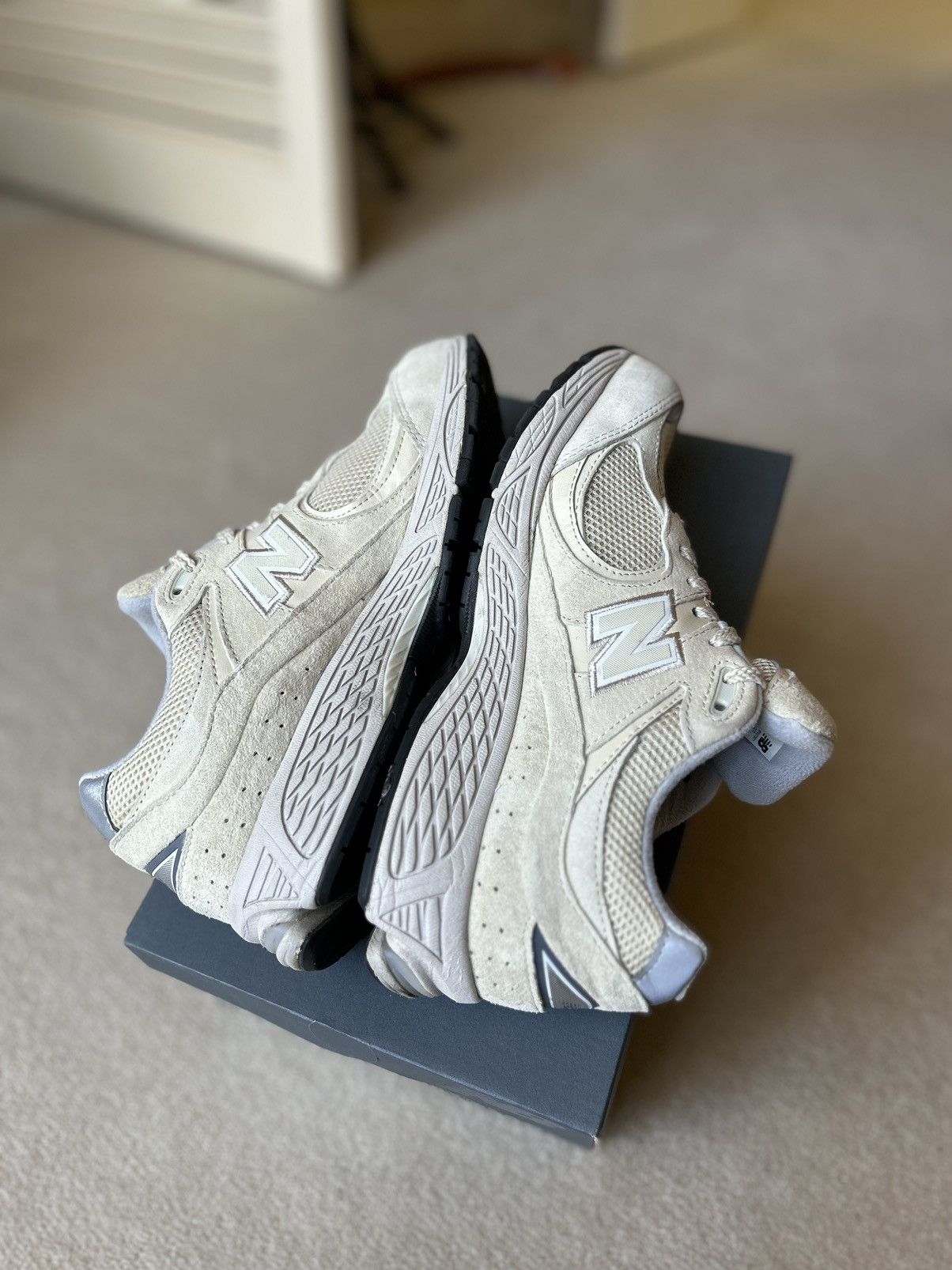 New Balance New Balance 2002r ‘Light Bone/Aluminium’ Size US 8.5 / EU 41-42 - 4 Thumbnail