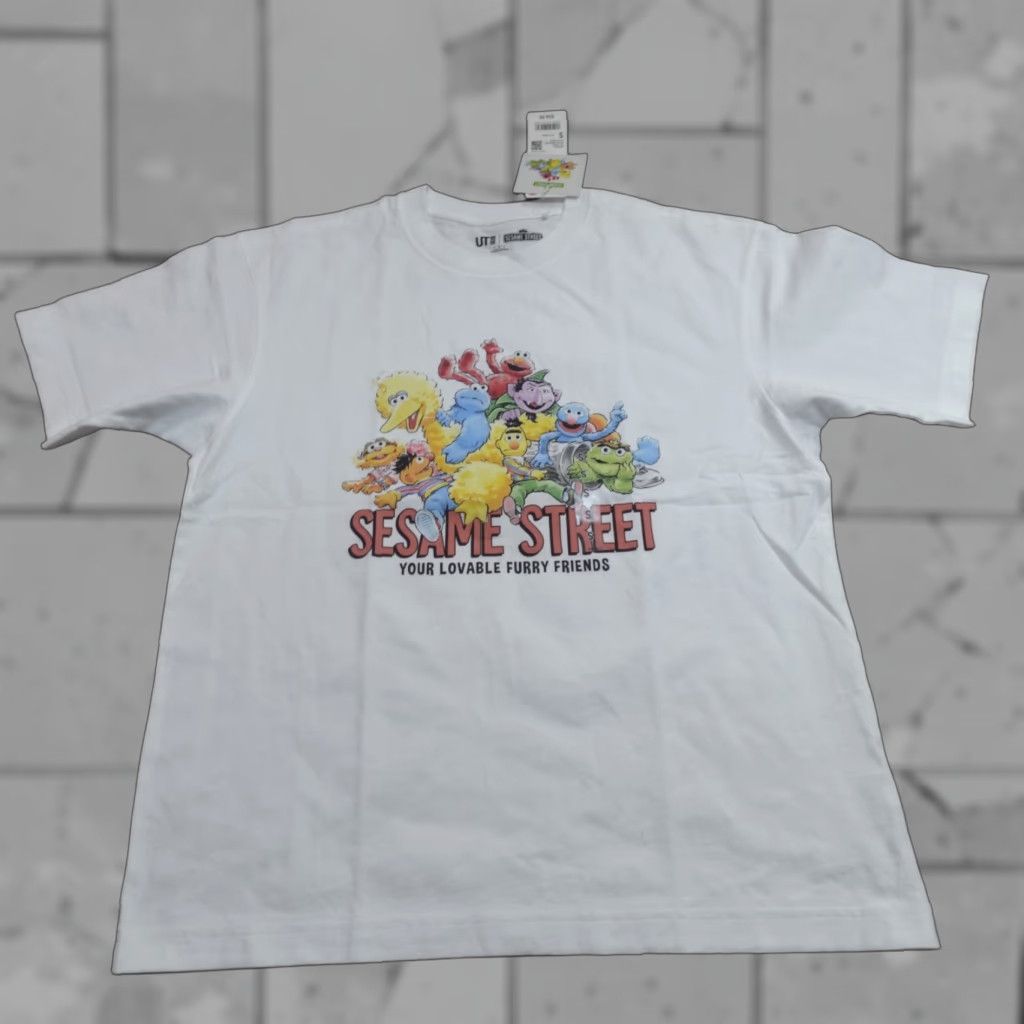 Uniqlo Uniqlo Sesame Street T-Shirt Small White NEW User: Uniqlo Sesame Street T-Shirt Small White NEW Size US S / EU 44-46 / 1 - 1 Thumbnail