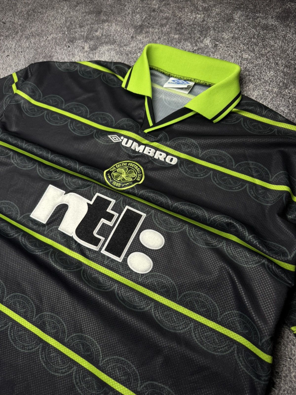 Umbro Celtic FC Umbro 1999-2000 Away Jersey Kit Shirt Size US XL / EU 56 / 4 - 1 Thumbnail