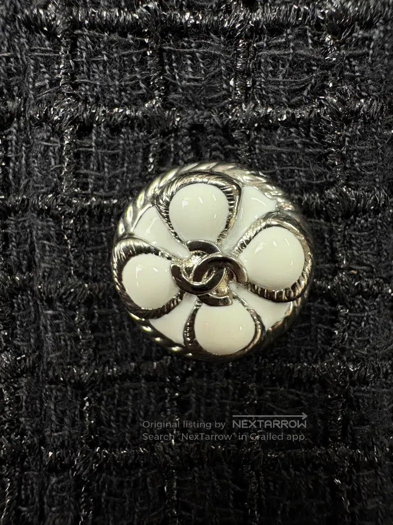 Chanel Chanel 24p black rolled-edged camelia classic small black Size L / US 10 / IT 46 - 5 Thumbnail
