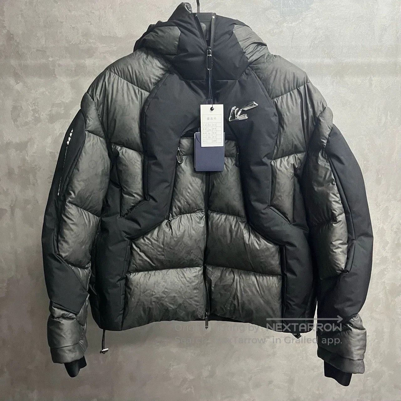 Louis Vuitton louis vuitton gray puffer jacket with hood. Size US L / EU 52-54 / 3 - 1 Thumbnail
