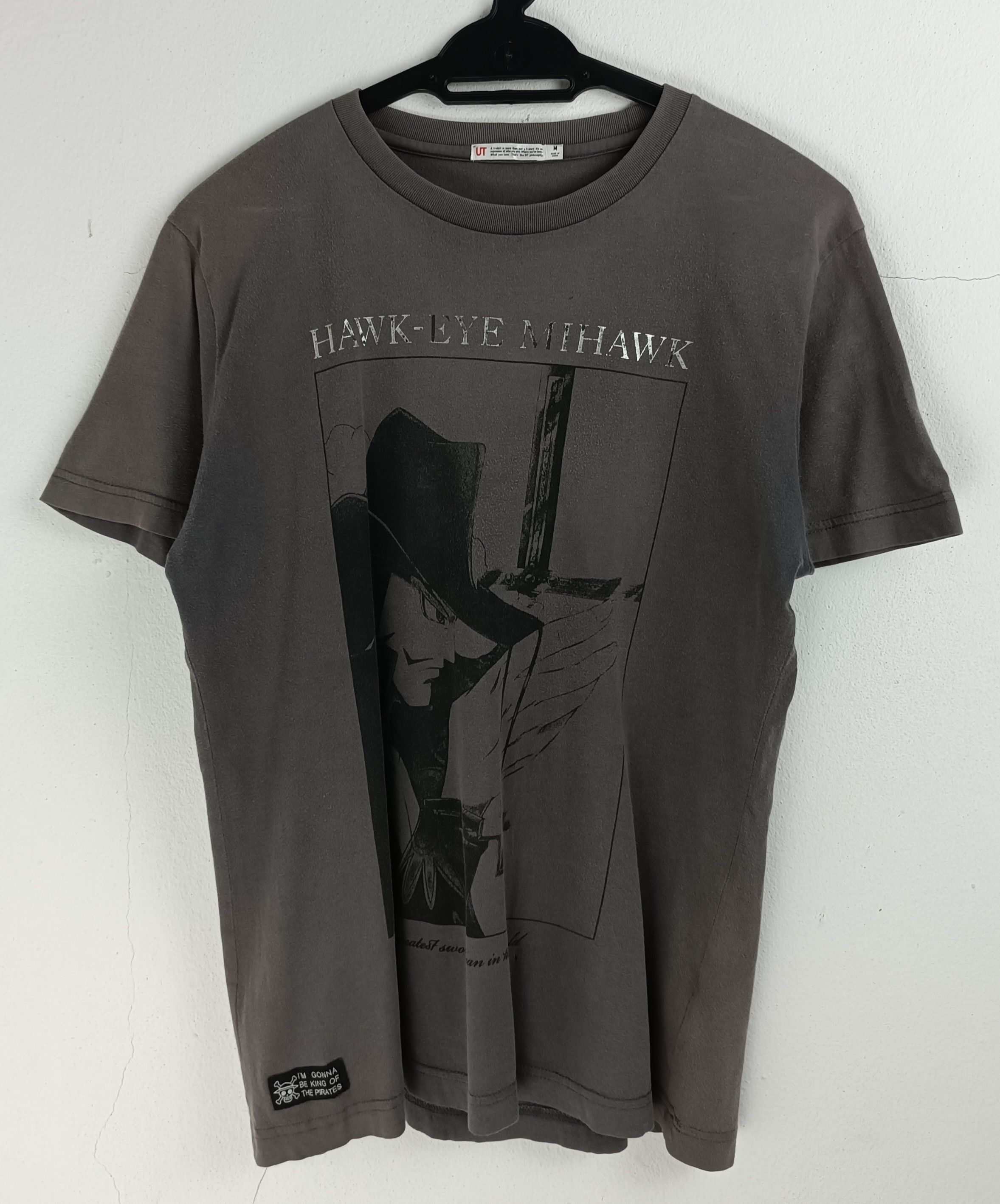 Anime VINTAGE ONE PIECE HAWKEYE MIHAWK SWORDSMEN VERY RARE TEE Size US M / EU 48-50 / 2 - 3 Thumbnail