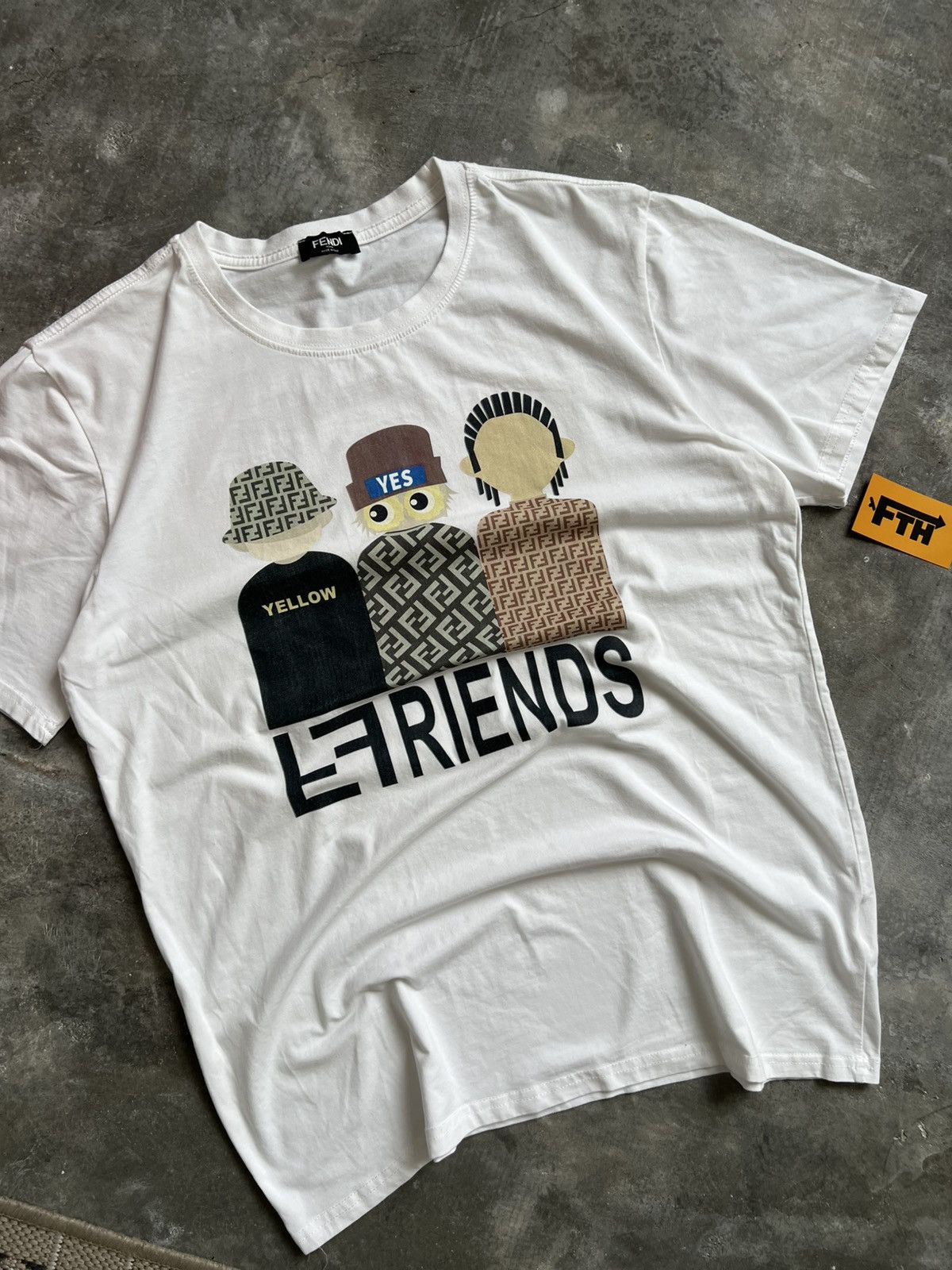 Fendi Fendi Friends Tshirt Size US M / EU 48-50 / 2 - 5 Thumbnail