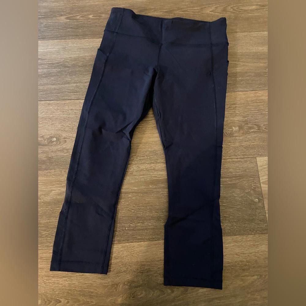 Lululemon Lululemon Navy Blue Crop Leggings Size 30" / US 8 / IT 44 - 1 Thumbnail