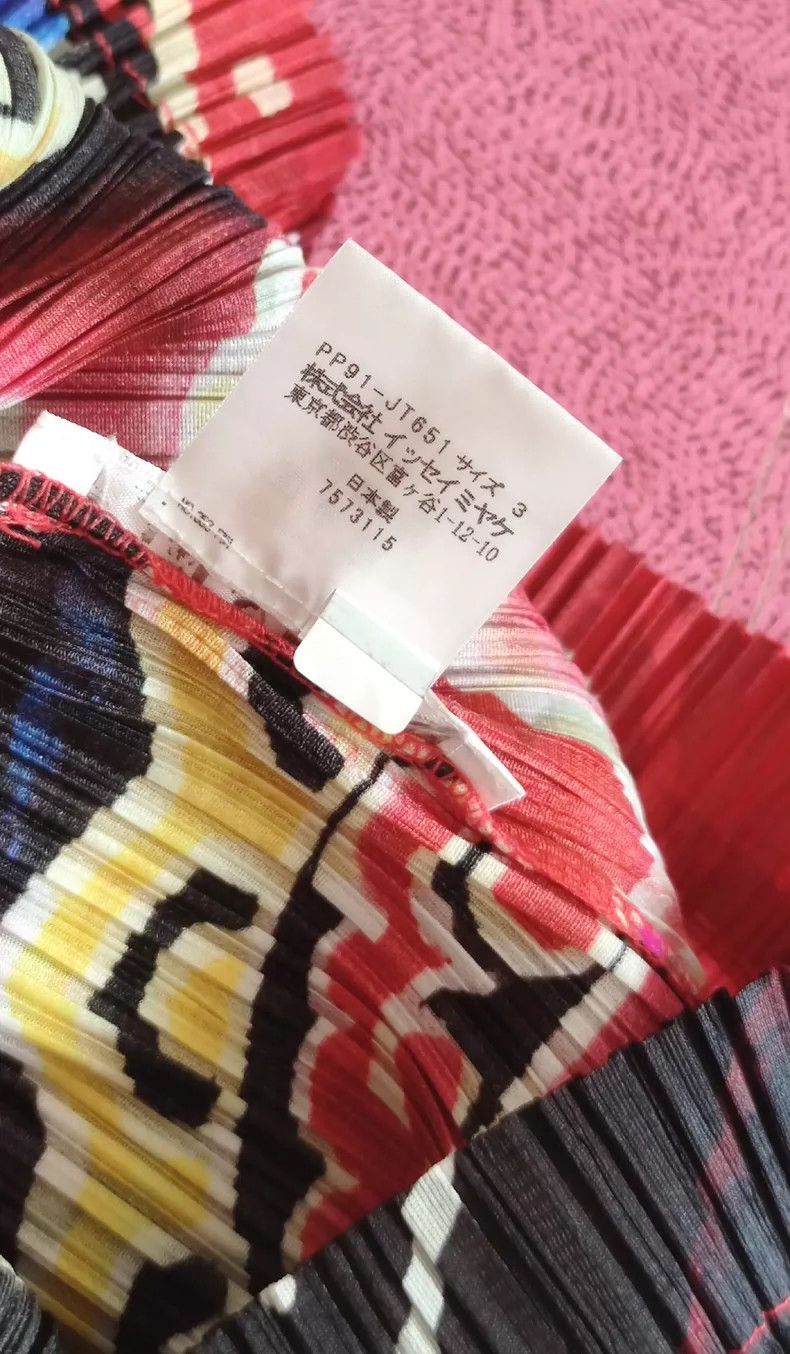 Issey Miyake Issey Miyake size:3 A long red Chinese dragon pleated top Size M / US 6-8 / IT 42-44 - 4 Thumbnail