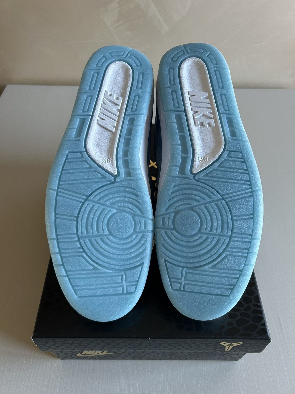 J Balvin × Jordan Brand Jordan 2 Retro J Balvin (2022) 42 EU / 8.5 US Size US 8.5 / EU 41-42 - 5 Thumbnail