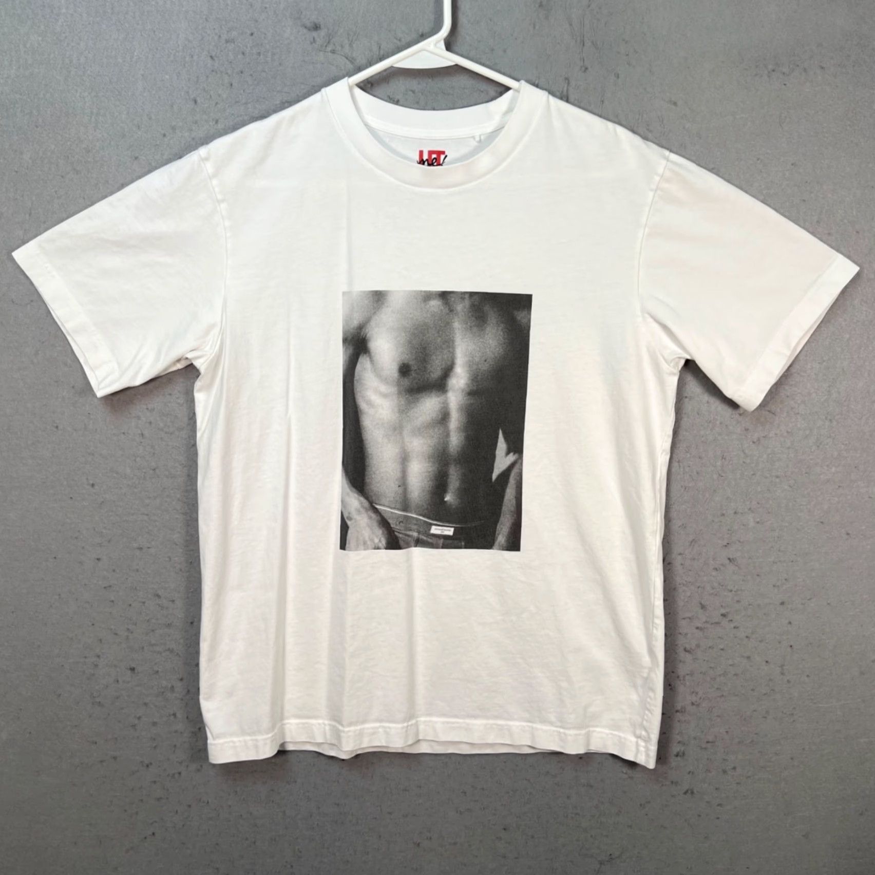 Uniqlo Uniqlo UT me! Mens Size Medium White Graphic T-Shirt Size US M / EU 48-50 / 2 - 2 Thumbnail