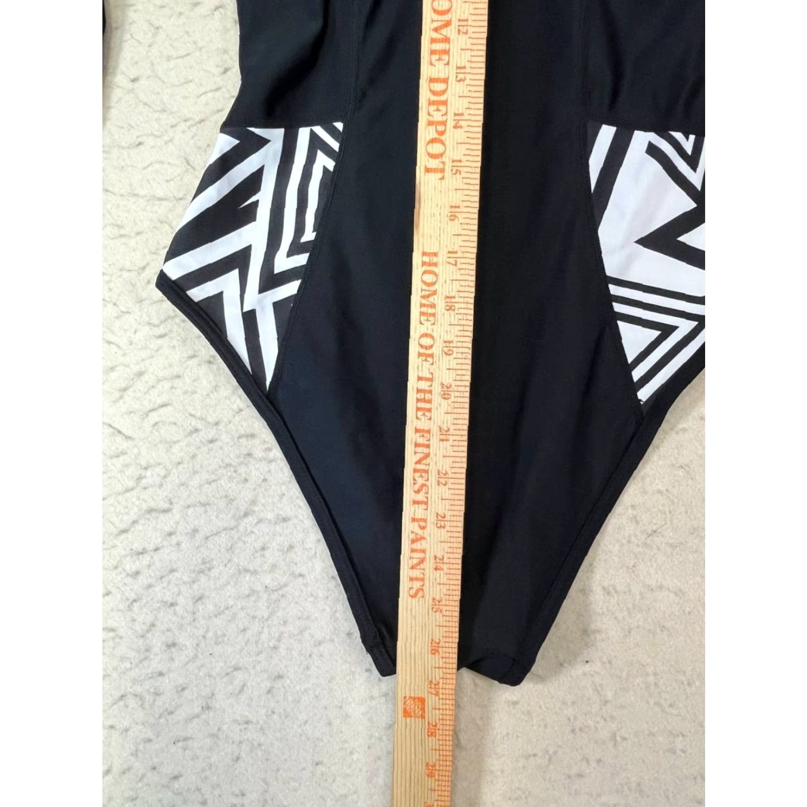Vintage Axesea Women’s Rashguard Long Sleeve Swimwear Bodysuit Size 4 UPF Black 3/4 Zip One Piece Women–Long Sleeve Bodysuit Rashguard Black Size 4 Size S / US 4 / IT 40 - 4 Thumbnail