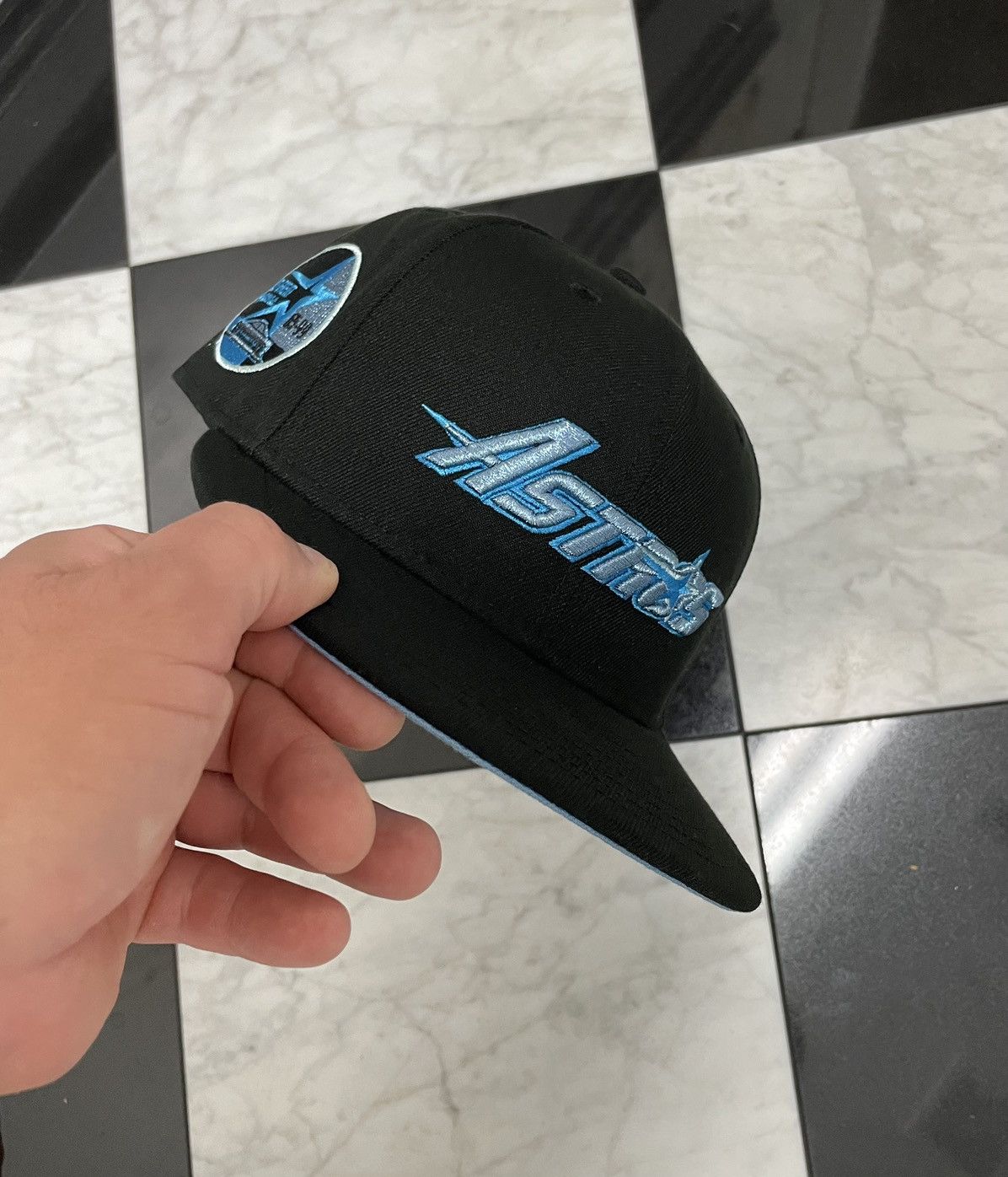 New Era 🔥 Exclusive Astros Hype logo fitted size 7 Size ONE SIZE - 1 Thumbnail
