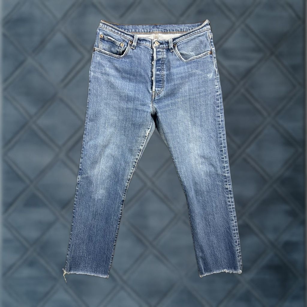 Levi's VINTAGE Levi's 501 Women's Jeans Regular Straight Blue 31x26 Jeans Womens Regular 5-Pocket Denim Medium Wash Distressed Molecule-free Size 24" / US 00 / IT 34 - 1 Thumbnail