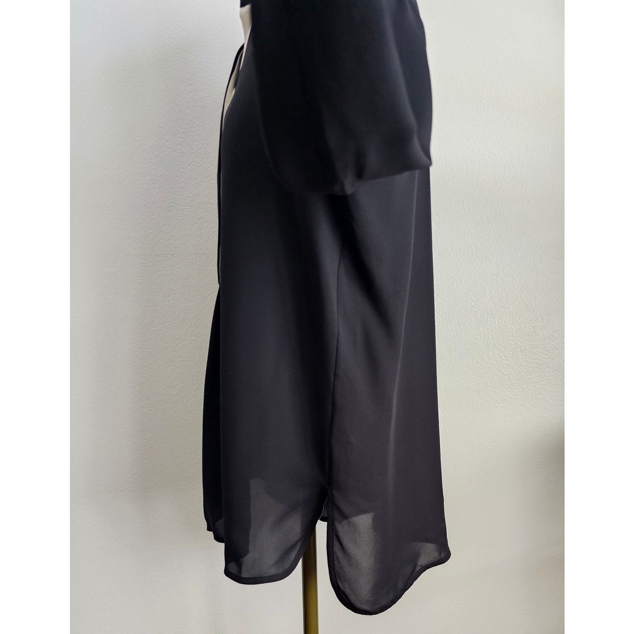 Vince EUC VINCE Silk Black L/S Hi/Low Hem Color Tipped Blouse XS Size XS / US 0-2 / IT 36-38 - 4 Thumbnail