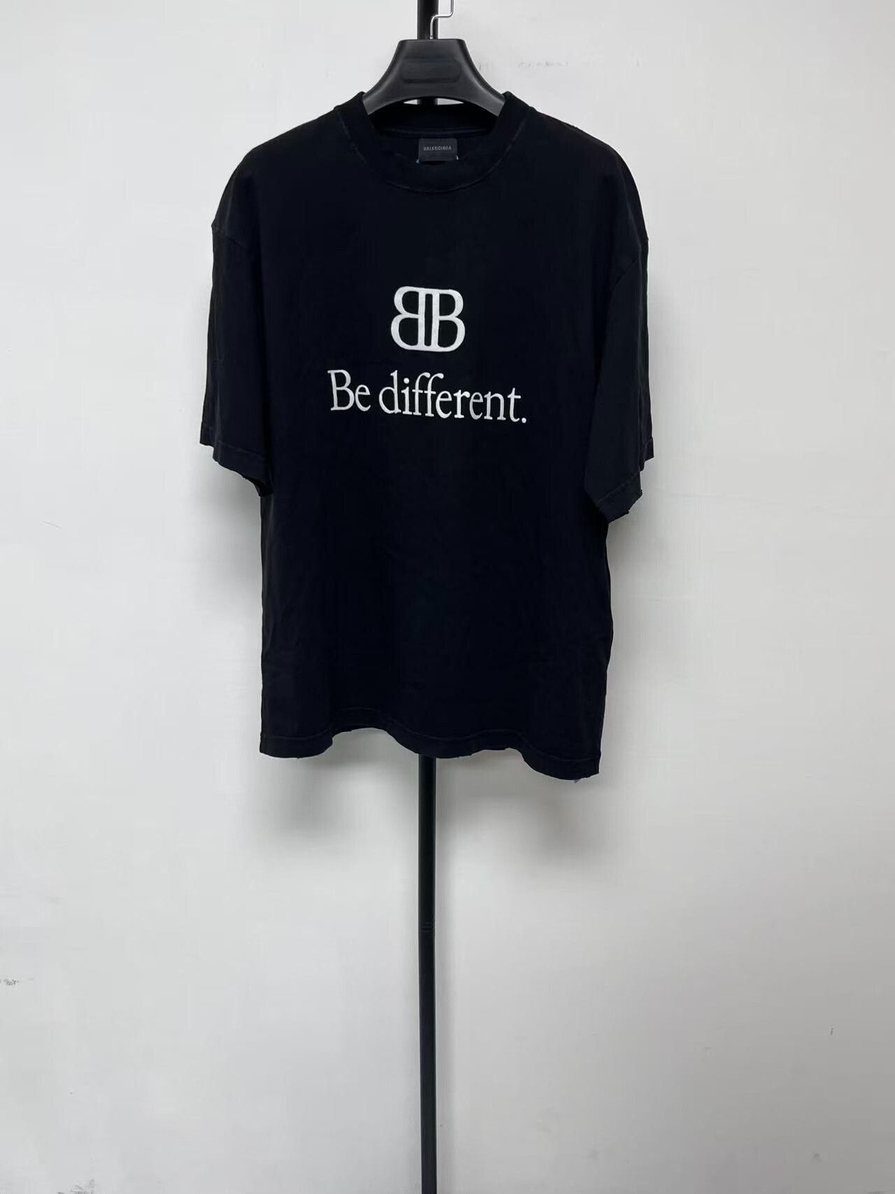 Balenciaga balenciaga be different logo embroidered t-shirt Size US XS / EU 42 / 0 - 1 Thumbnail