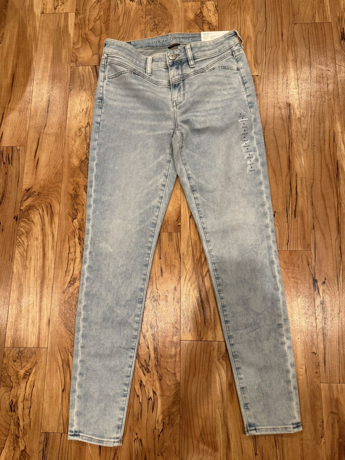 American Eagle Outfitters American Eagle Hi-Rise Jegging - Light Wash, Size 4 Size 27" / US 4 / IT 40 - 1 Thumbnail