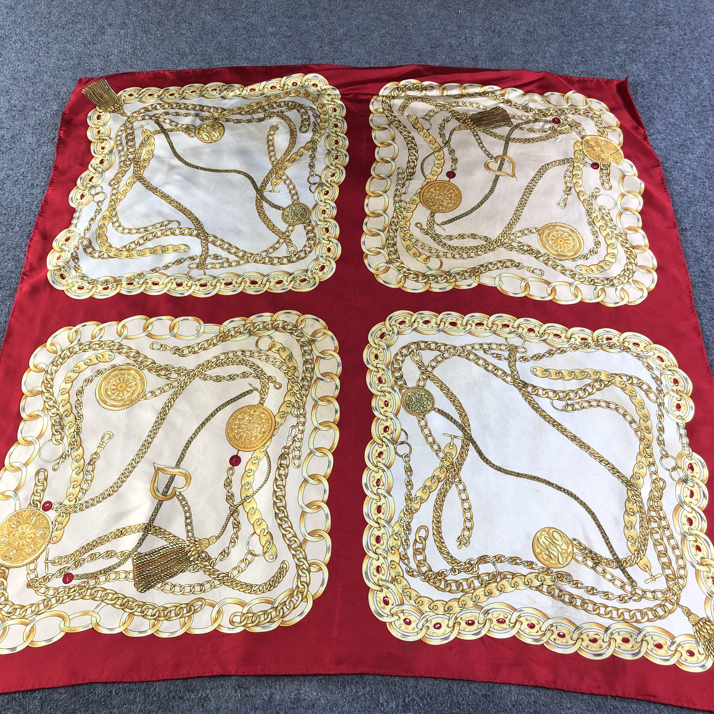 Vintage Vivi Fleurs Luxury Gold Chains Silk Scarf M474 Size ONE SIZE - 1 Thumbnail