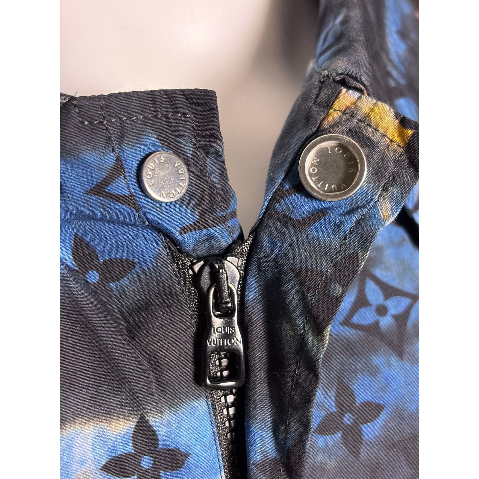 Louis Vuitton Authentic 2021 Louis Vuitton Zipped Monogram Tie-Dye Shirt Size US M / EU 48-50 / 2 - 16 Thumbnail