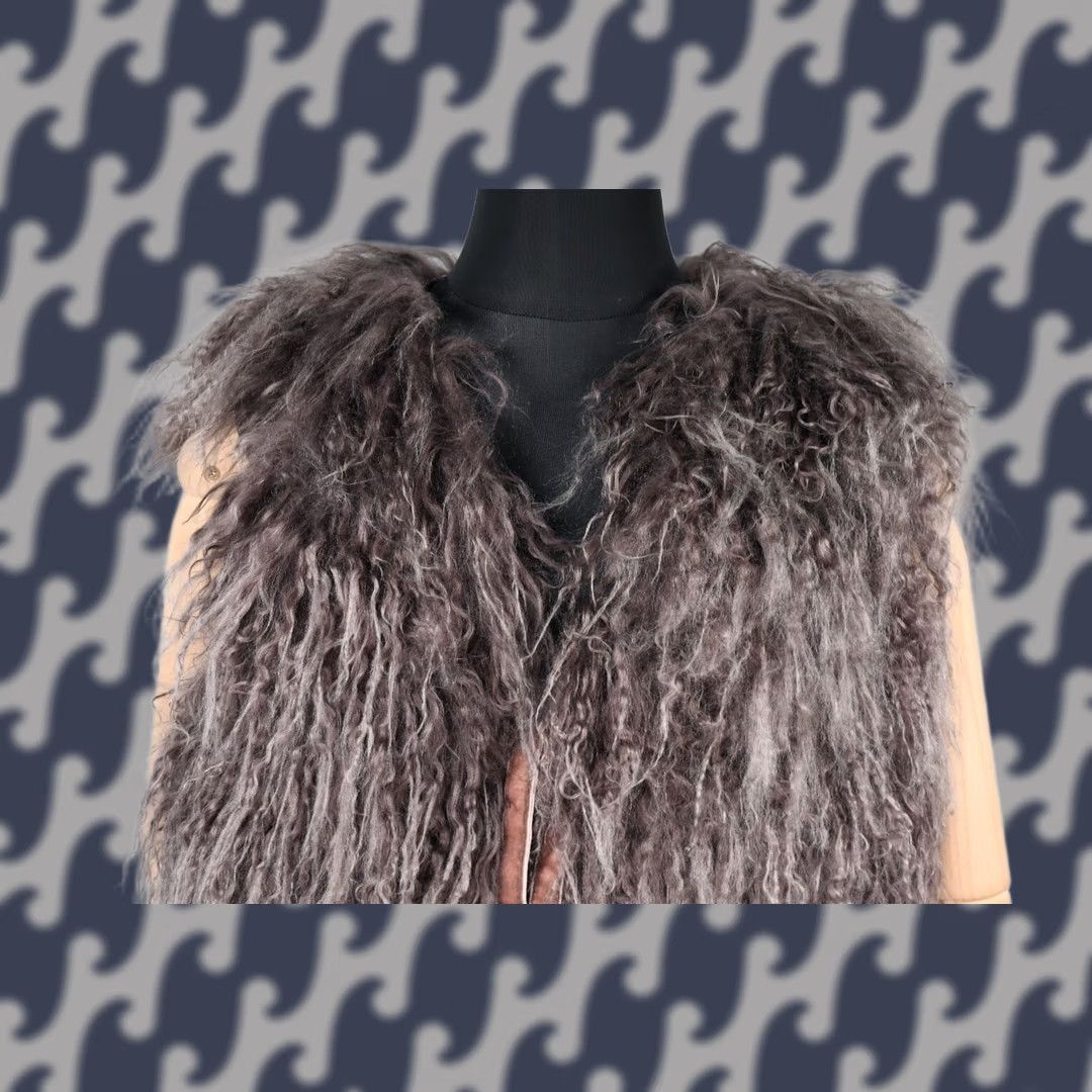 Vintage TINA WODSTRUP DENMARK 100% LAMB FUR WOMEN'S XL VEST Gray 50 cm Chest/19.69 in Length 21.65 in Back Casual Fall Spring Summer Winter 100% GENUINE Size XL / US 12-14 / IT 48-50 - 1 Thumbnail