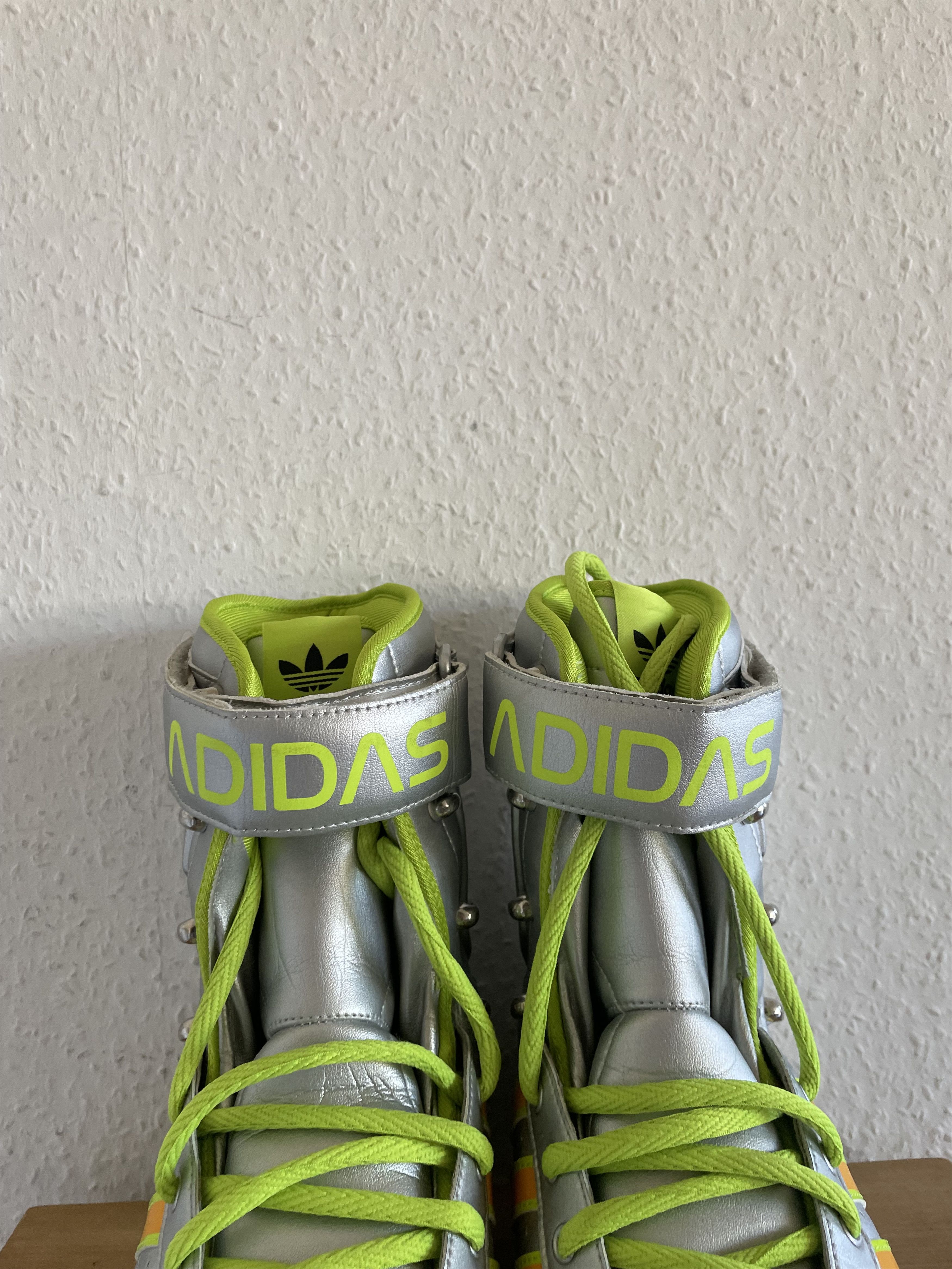 Adidas × Jeremy Scott JS Snow Moon Boot Silver Neon Size US 9.5 / EU 42-43 - 3 Thumbnail