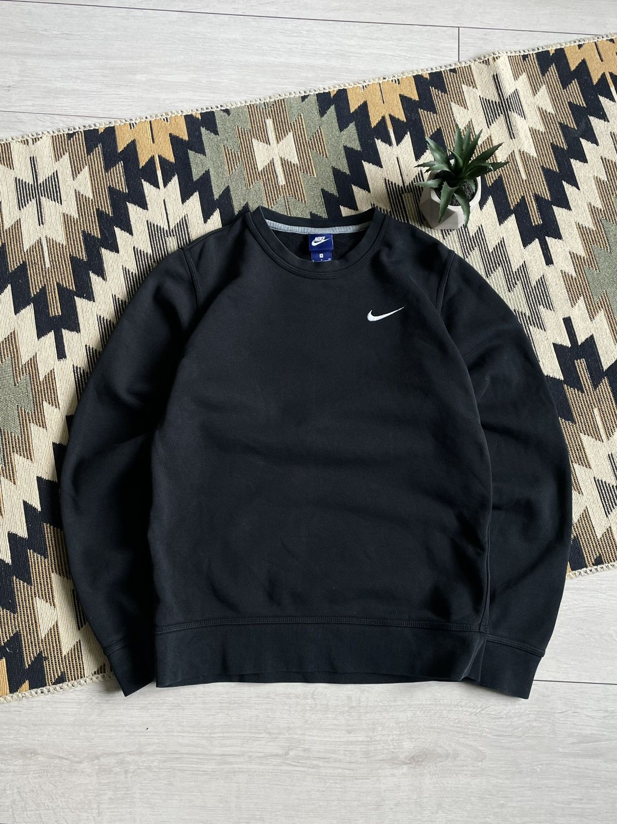 Other Vintage Nike Y2K Basic Logo Sweatshirt Size US S / EU 44-46 / 1 - 1 Thumbnail