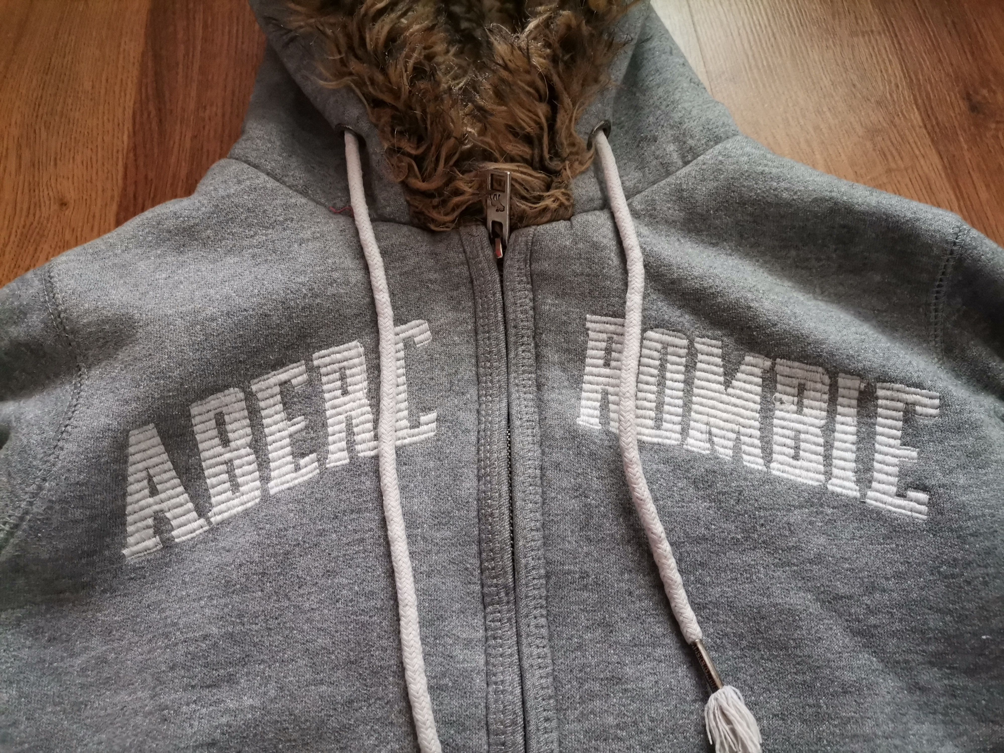 Abercrombie & Fitch Abercrombie & Fitch Women's Faux Fur Zip Up Hoodie Size S / US 4 / IT 40 - 2 Thumbnail