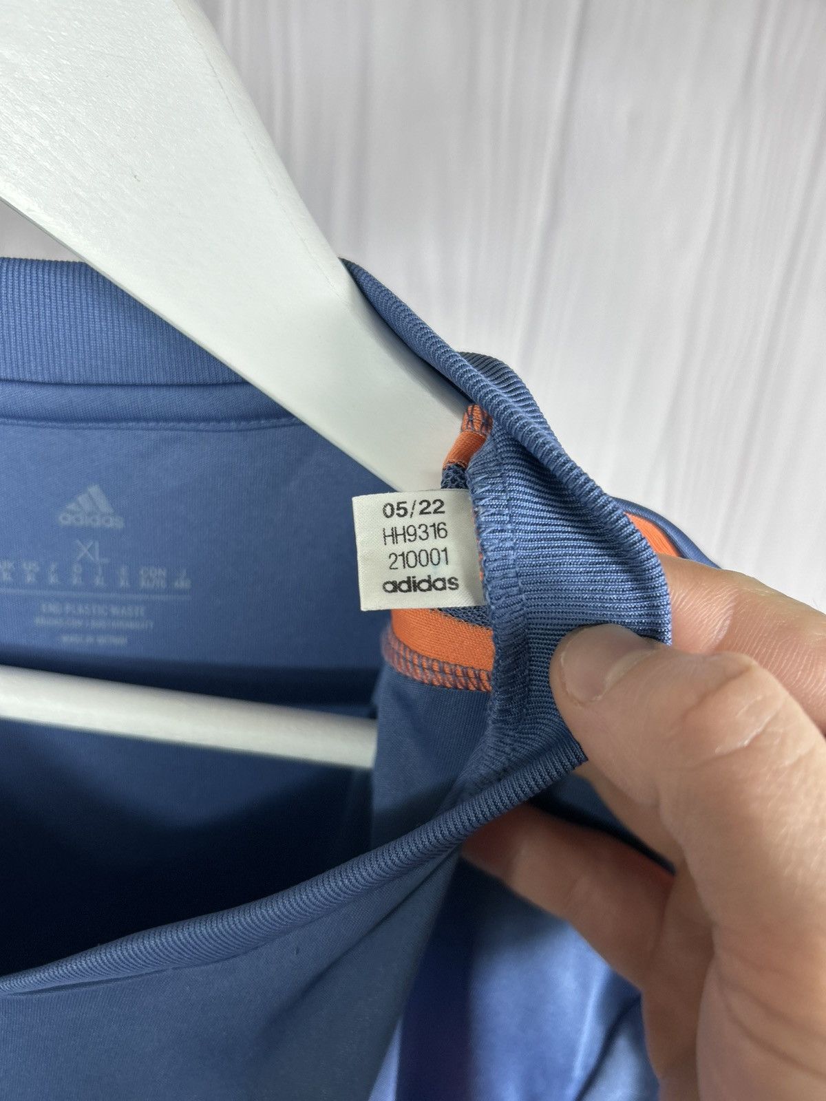 Adidas MANCHESTER UNITED 2022/2023 TRAINING JERSEY ADIDAS SIZE L Size US XL / EU 56 / 4 - 9 Thumbnail