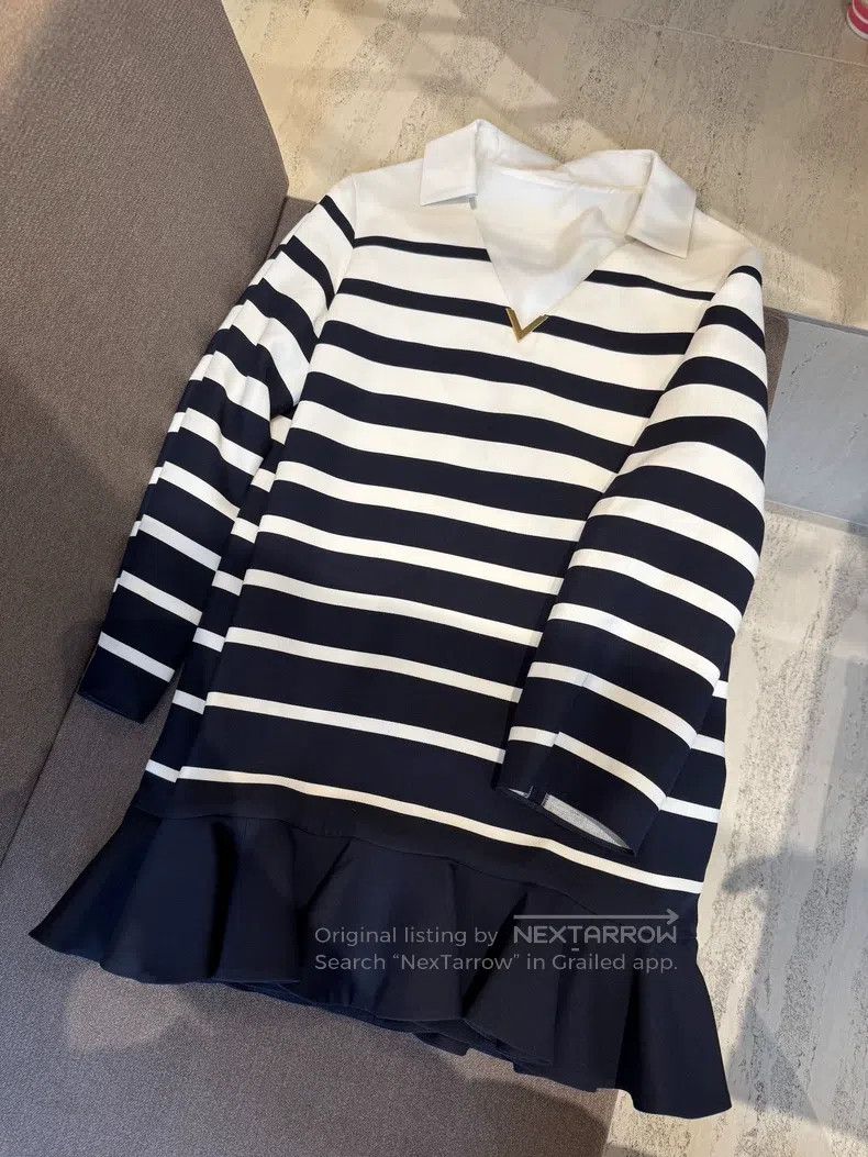 Valentino Valentino Blue and white navy stripe V spring and autumn c Size S / US 4 / IT 40 - 1 Thumbnail
