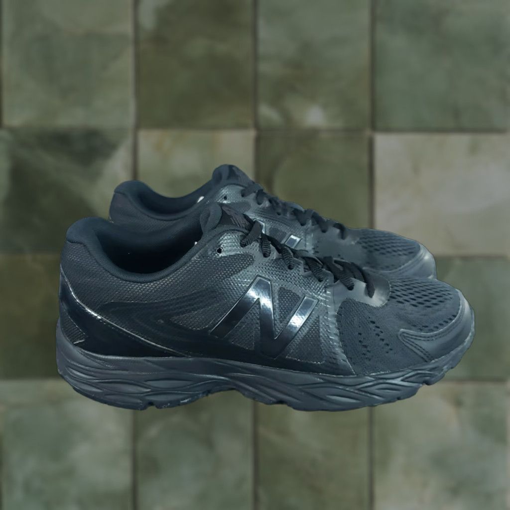 New Balance New Balance 680 V4 Womens Running Shoes Black 10.5 B Width Lace Up Athletic Sneakers Size US 8.5 / IT 38.5 - 1 Thumbnail
