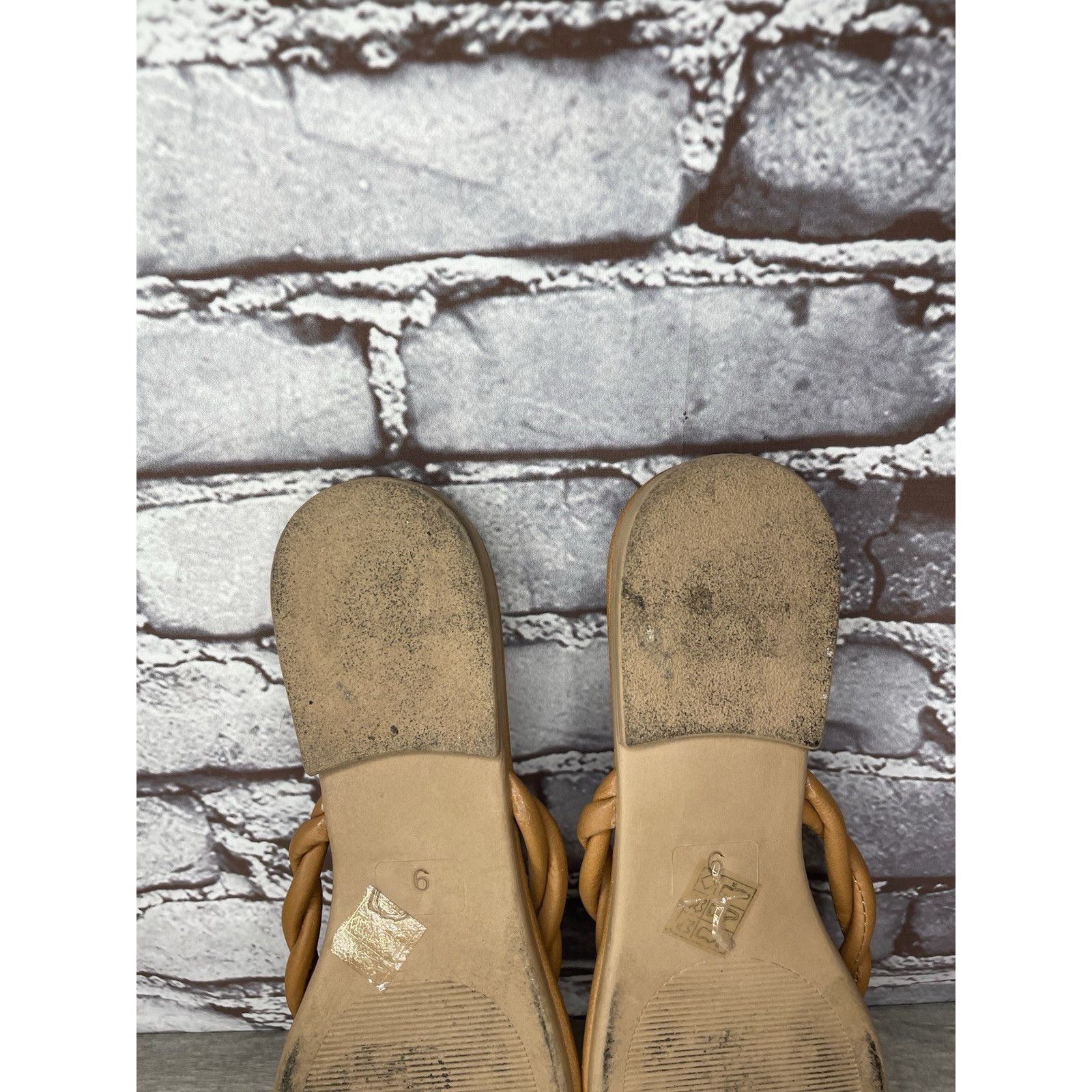 Saks Fifth Avenue Saks Fifth Avenue Italy Brown Leather Thong Slides Sandals W Size US 9 / IT 39 - 17 Thumbnail
