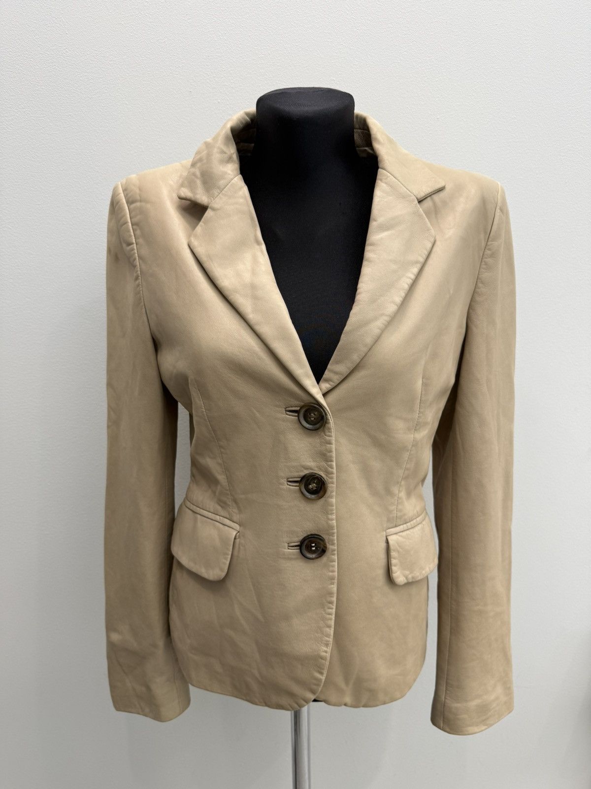 Salvatore Ferragamo Salvatore Ferragamo 3 Buttons Leather Blazer Size M / US 6-8 / IT 42-44 - 1 Thumbnail