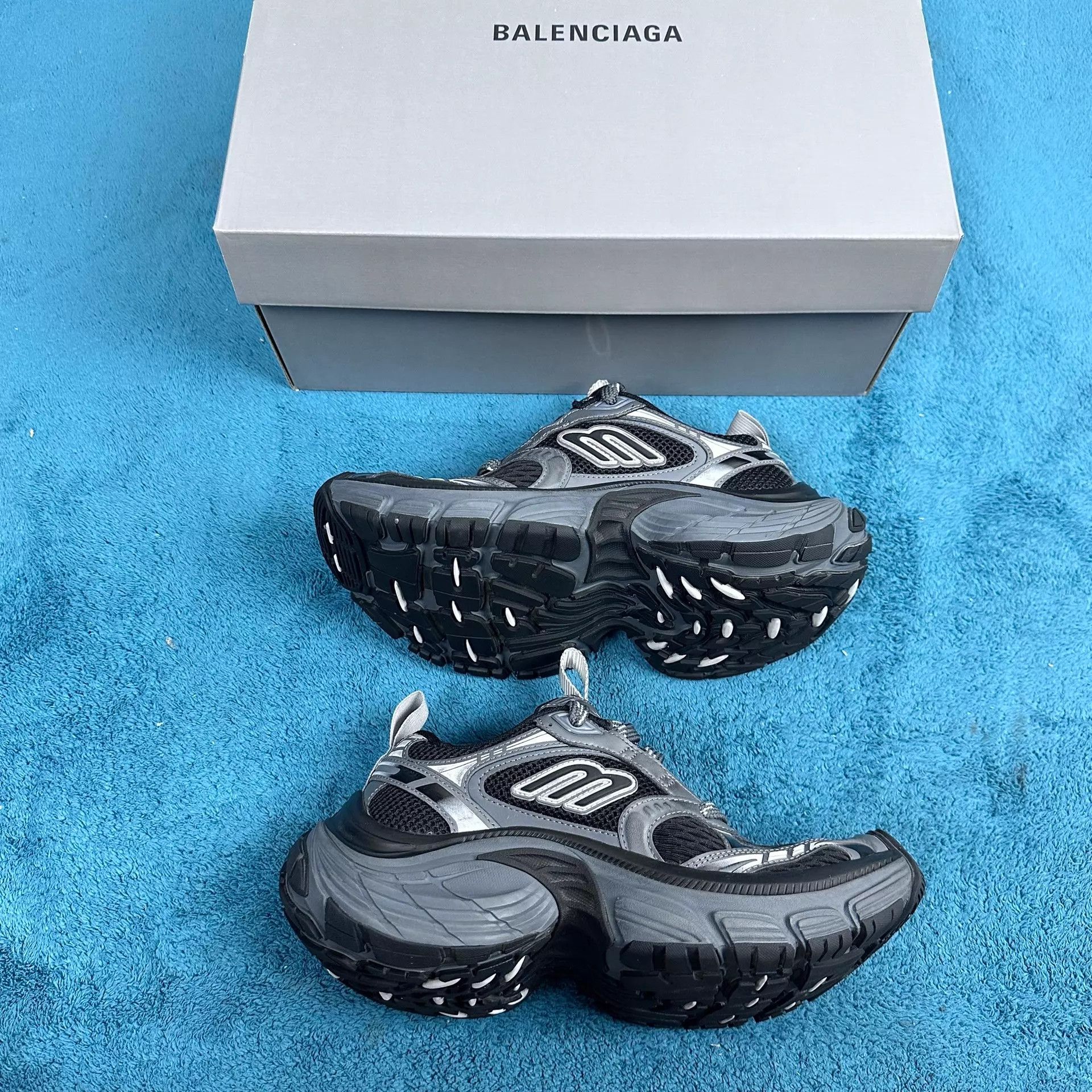 Balenciaga Balenciaga 6XL Thick Sole Dad Sneaker Black 36 Size US 5.5 / IT 35.5 - 3 Thumbnail