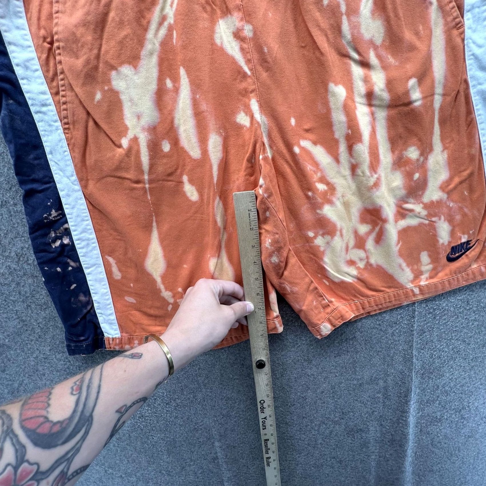 Nike Nike Sweat Shorts Mens Large Orange Bleach Dye Colorblock 9 Inseam 328820-839 Size US 33 - 5 Thumbnail