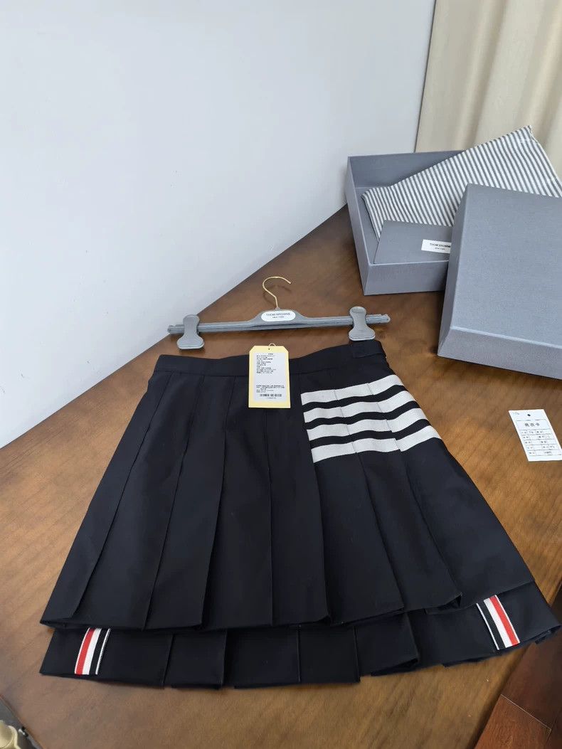 Thom Browne Thom Browne A wool pleated skirt Size 37" - 1 Thumbnail