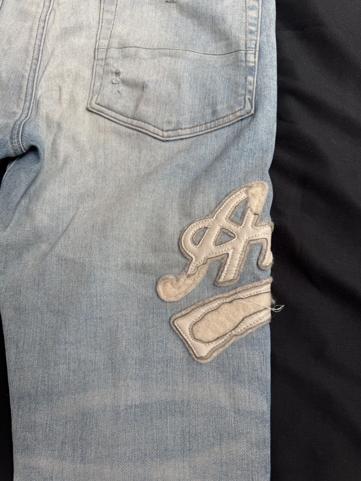 Amiri Amiri Old English LightWash Jeans Size US 33 - 4 Thumbnail