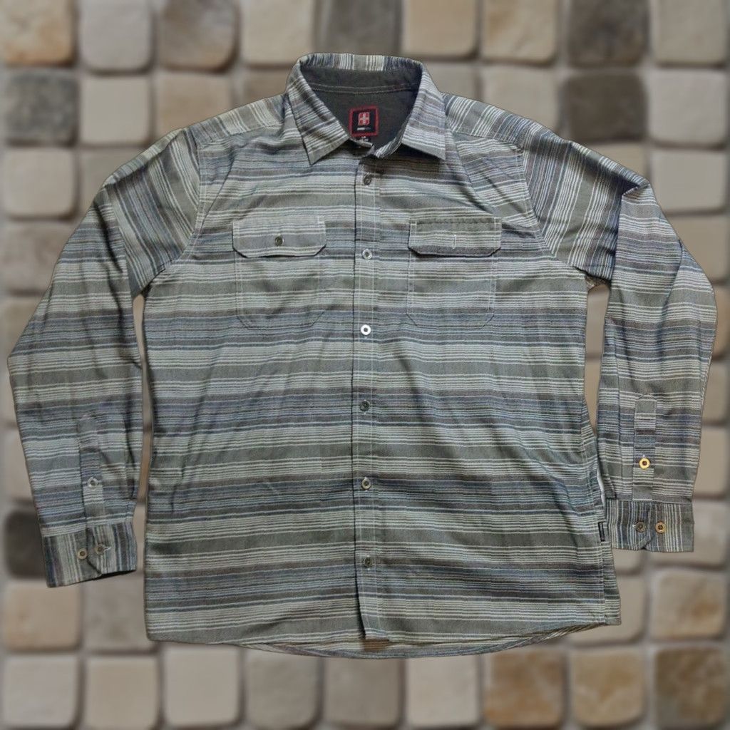 Vintage Swiss Tech Mens Shirt Button-Up Long Sleeve Gray Striped Large 42-44 Casual All Seasons Pockets 2 Chest Pockets Regular Fit Mens Size US L / EU 52-54 / 3 - 1 Thumbnail