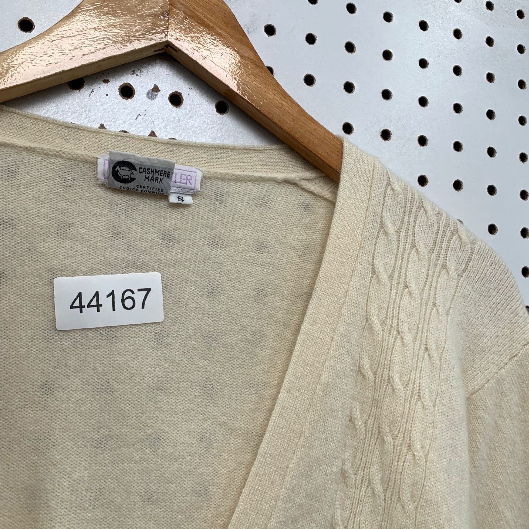 Vintage VINTAGE Bonwit Teller Cardigan Sweater Womens Small Beige 100% Cashmere Button V-Neck Knit Winter Fall Spring Womens Size S / US 4 / IT 40 - 7 Thumbnail