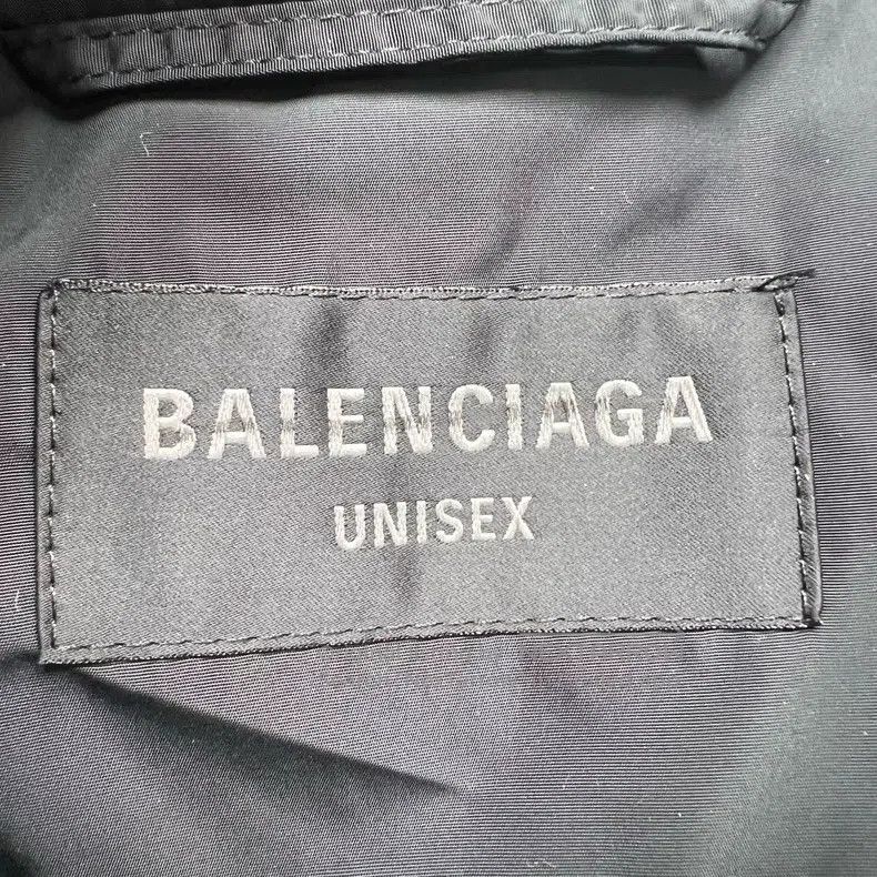 Balenciaga Balenciaga Letter logo print round collar button long-slee Size US M / EU 48-50 / 2 - 3 Thumbnail
