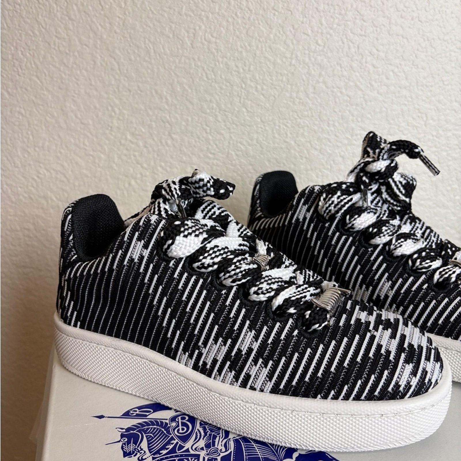 Burberry Burberry Box Check Knit Low-Top Sneakers 37 Size US 7 / IT 37 - 10 Thumbnail