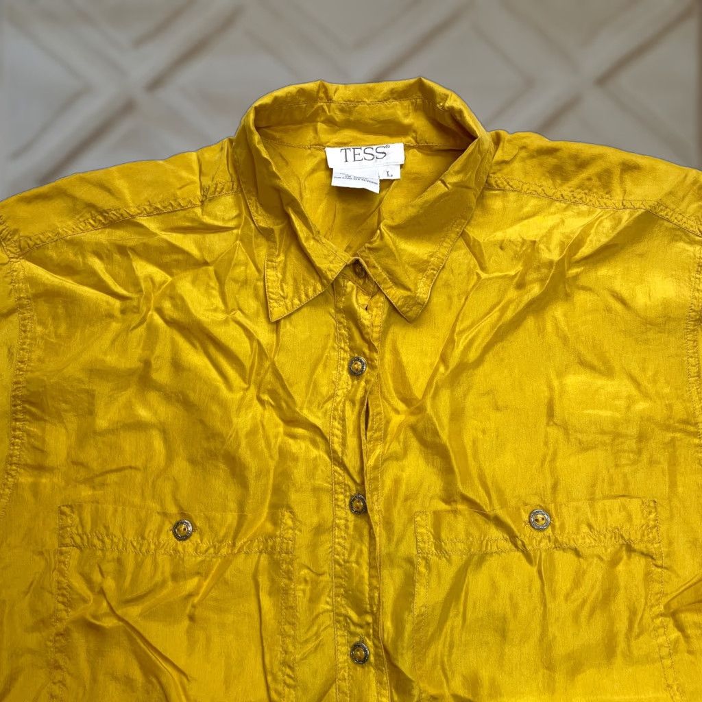 Vintage Tess Silk Button-Up Top Womens Large Yellow Short Sleeve Blouse 100% Silk Casual Business Formal Workwear Size L / US 10 / IT 46 - 1 Thumbnail