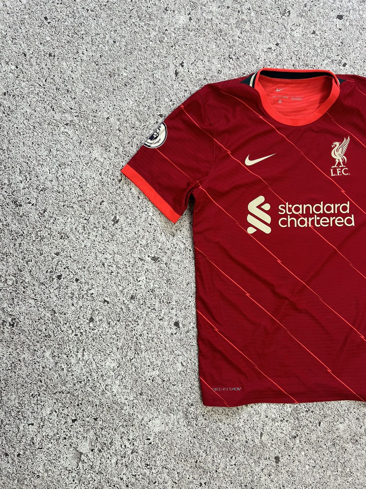 Nike × Vintage Nike FC Liverpool 2021 2022 Home Football Soccer Jersey Size US L / EU 52-54 / 3 - 4 Thumbnail