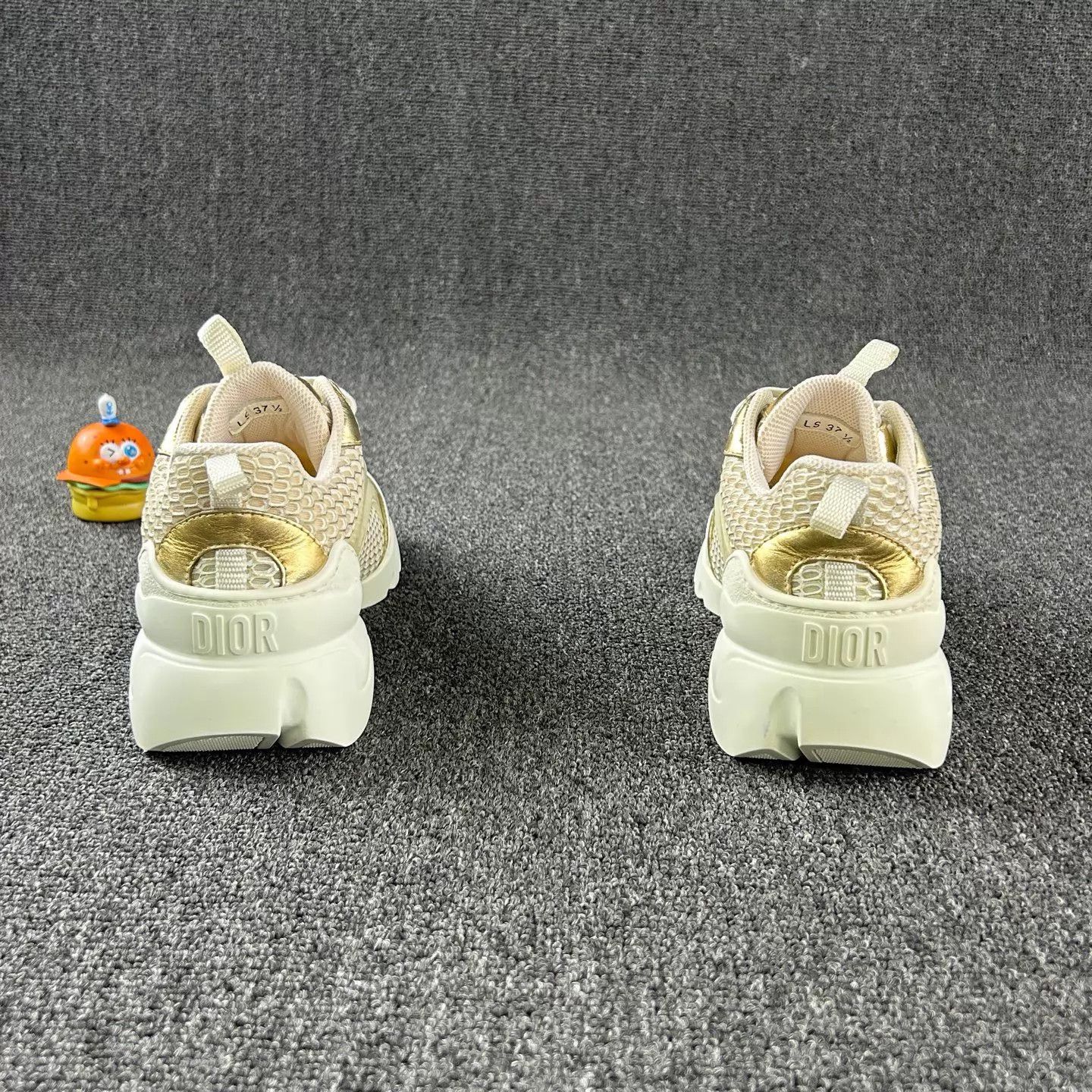 Dior Dior gold dad sneakers women's 37.5 Size US 7 / IT 37 - 5 Thumbnail