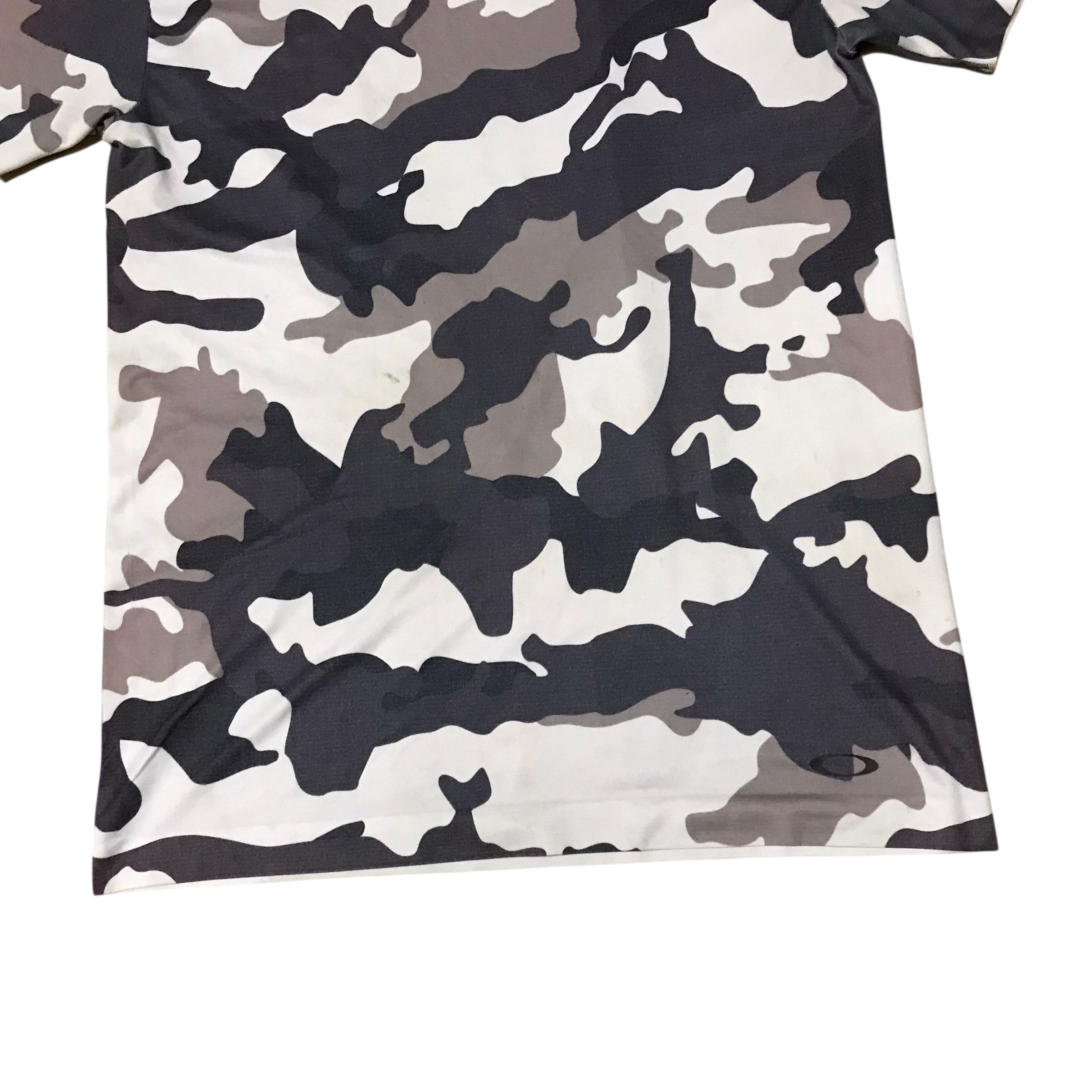 Oakley Vintage Oakley Camo Tshirt Size US M / EU 48-50 / 2 - 7 Thumbnail