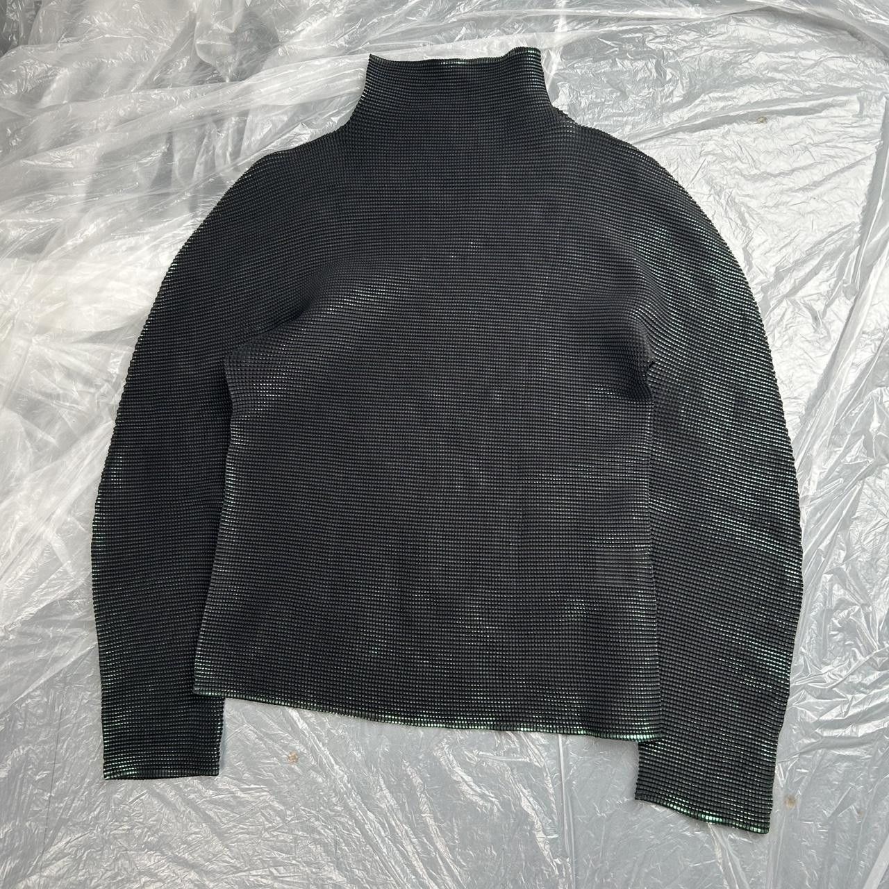 Issey Miyake Issey Miyake Me Pleated Shimmer Long Sleeve Top Size ONE SIZE - 5 Thumbnail