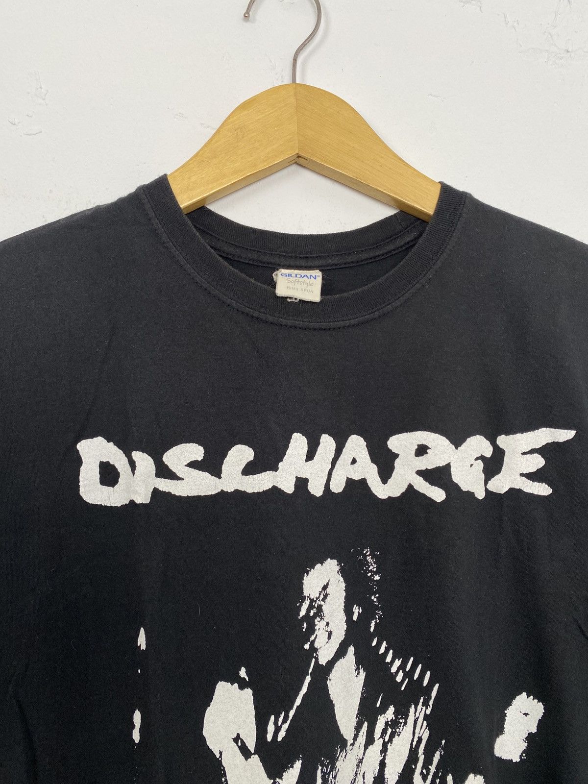 Band Tees Discharge fight back 2004 tee Size US M / EU 48-50 / 2 - 2 Thumbnail